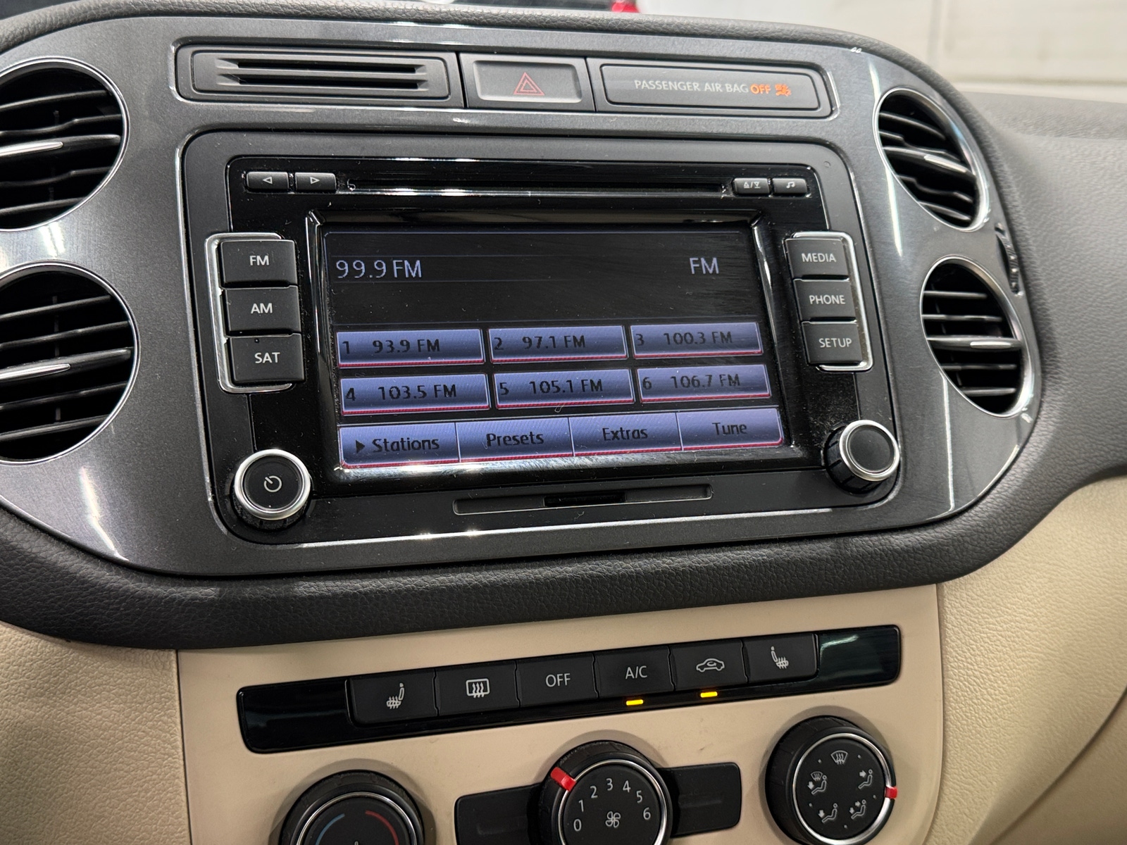 Thumbnail: 2013 Volkswagen Tiguan - 4