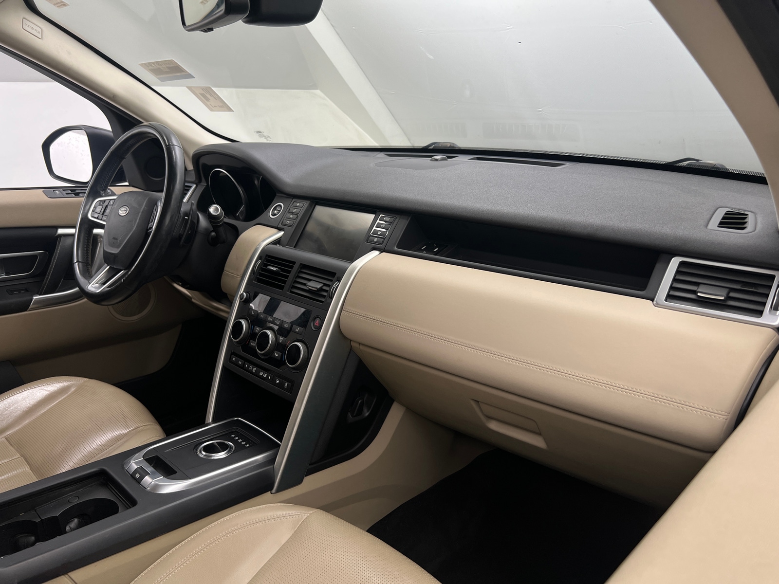 Thumbnail: 2017 Land Rover Discovery Sport - 2