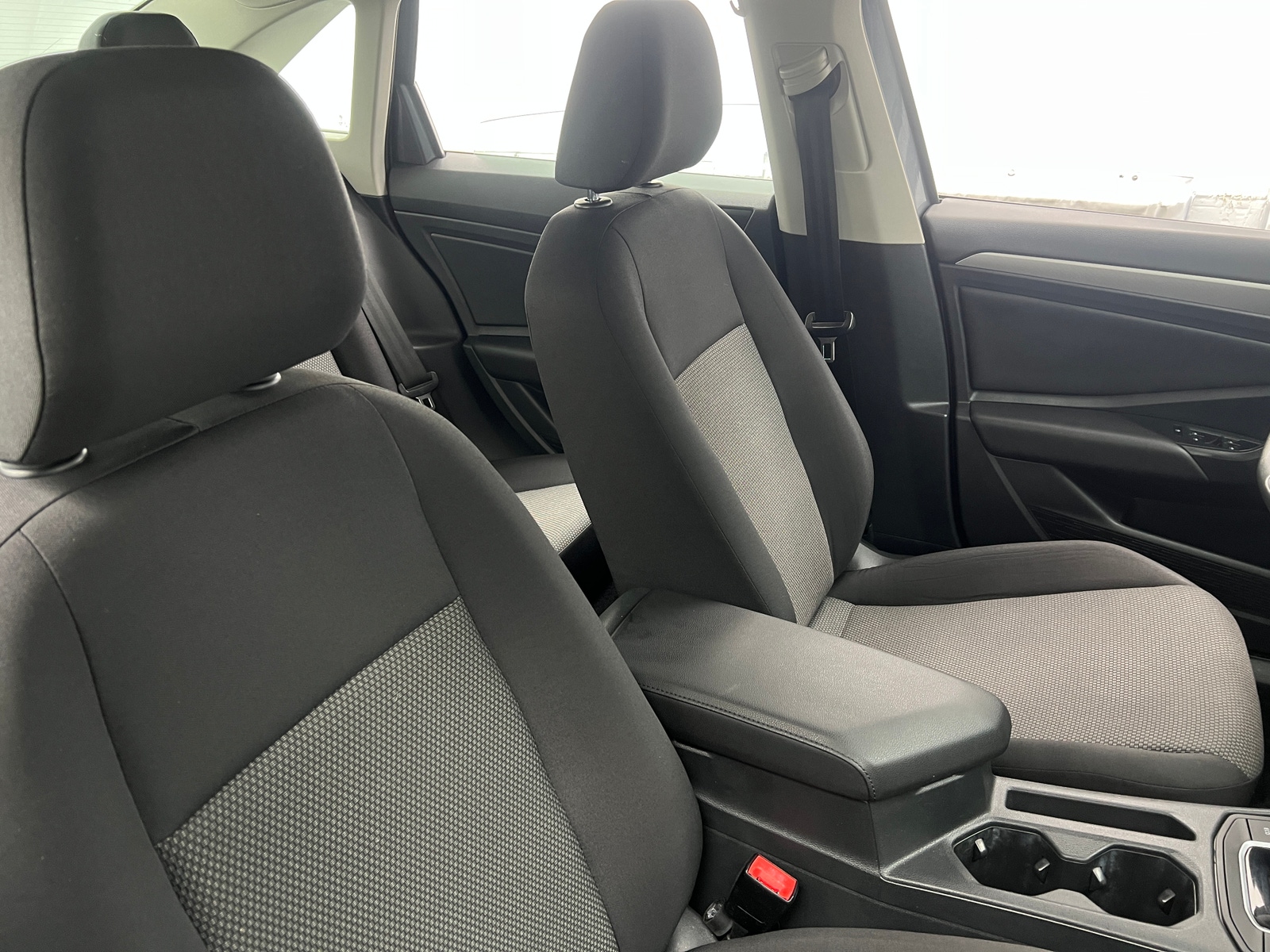 Thumbnail: 2019 Volkswagen Jetta - 2