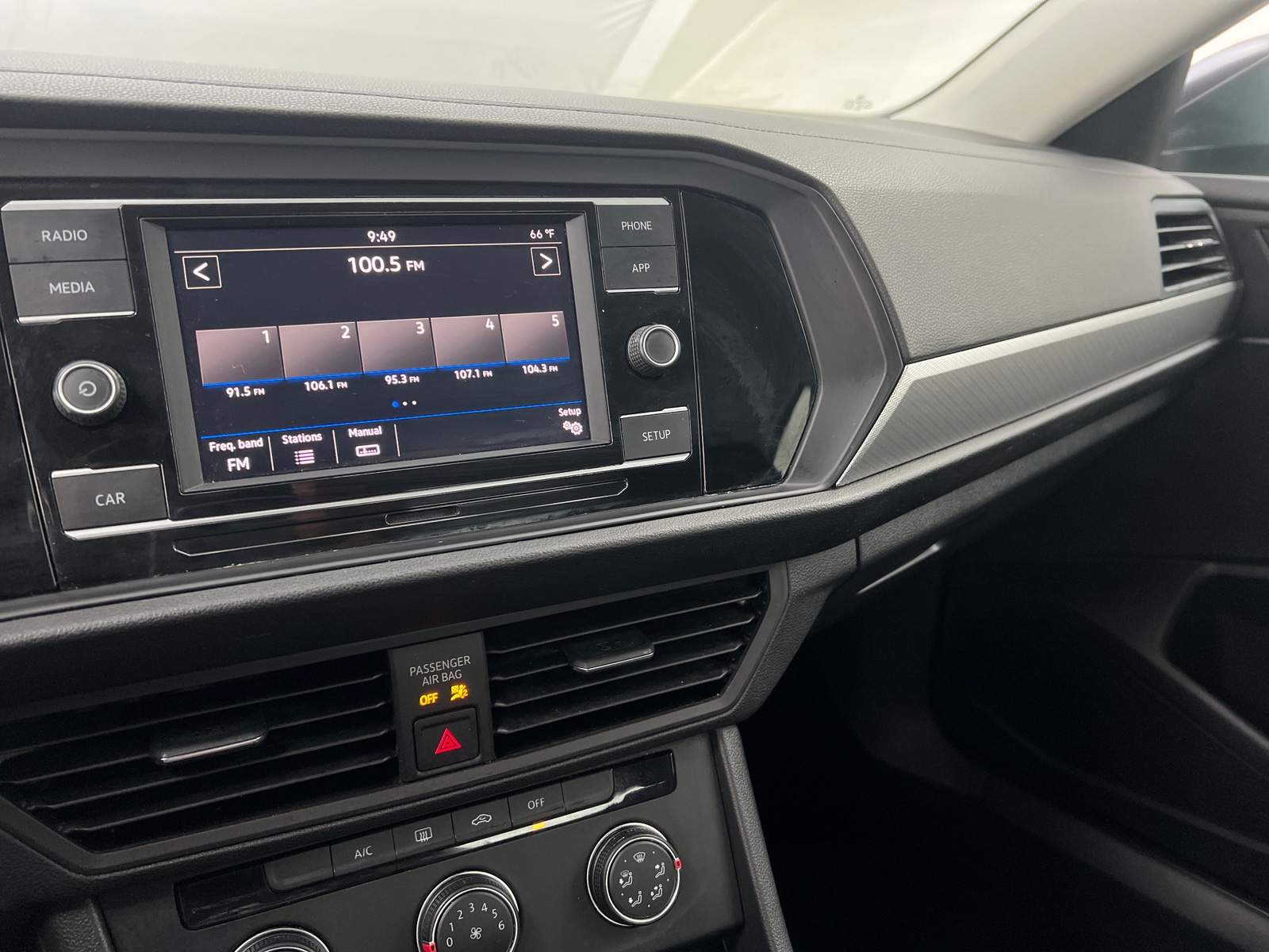 Thumbnail: 2019 Volkswagen Jetta - 4