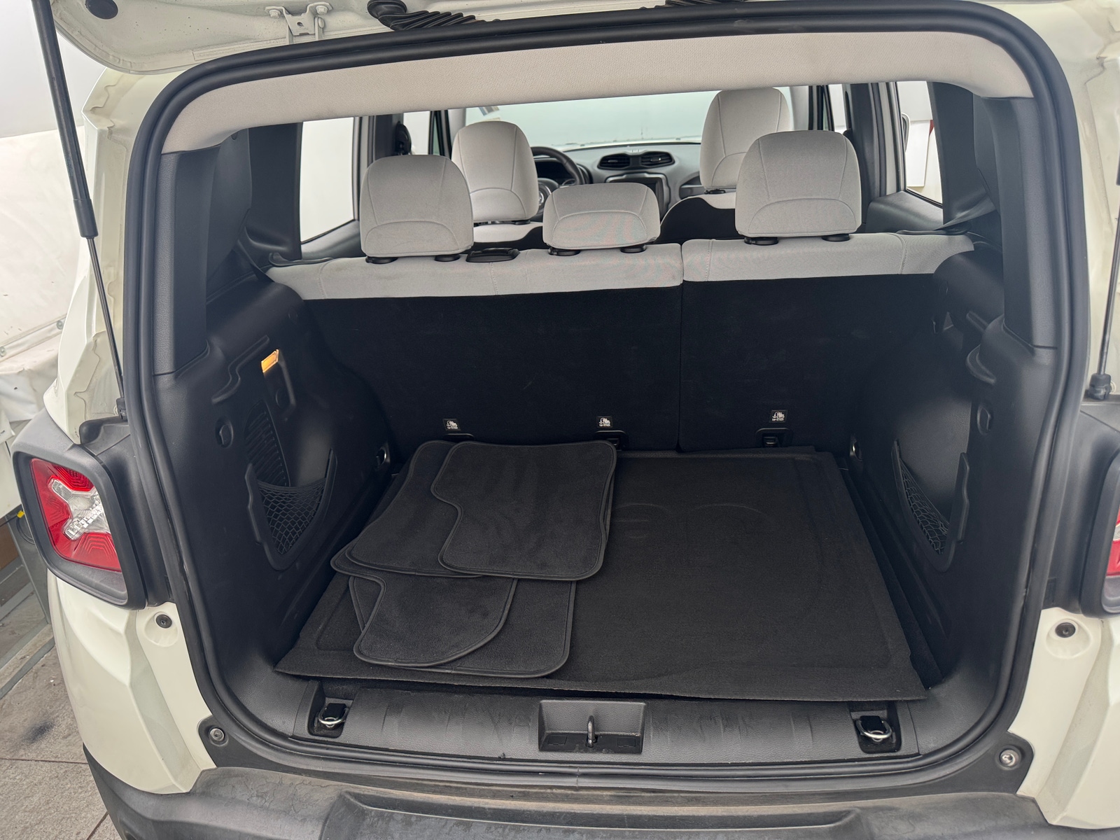 Thumbnail: 2020 Jeep Renegade - 7