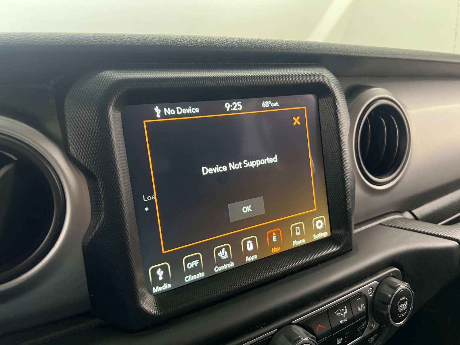 Thumbnail: 2021 Jeep Gladiator - 4