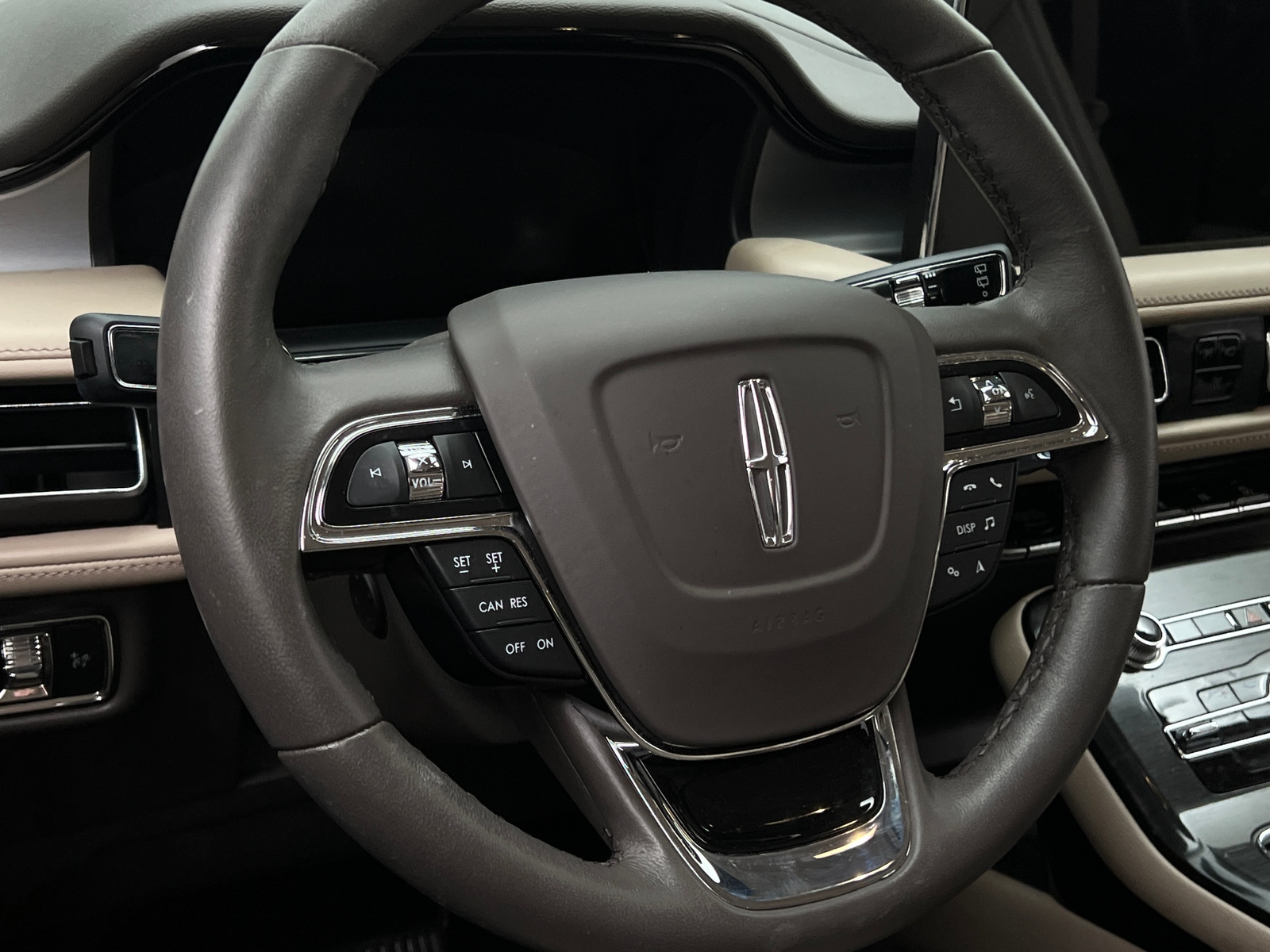 Thumbnail: 2023 Lincoln Nautilus - 4