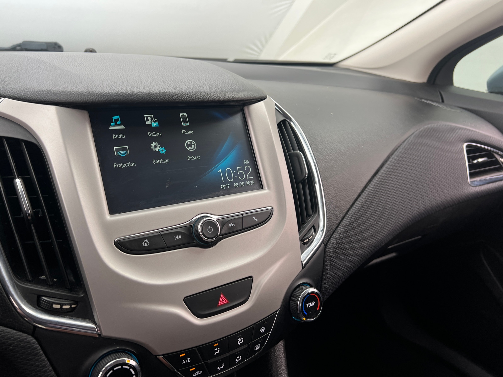 Thumbnail: 2018 Chevrolet Cruze - 4