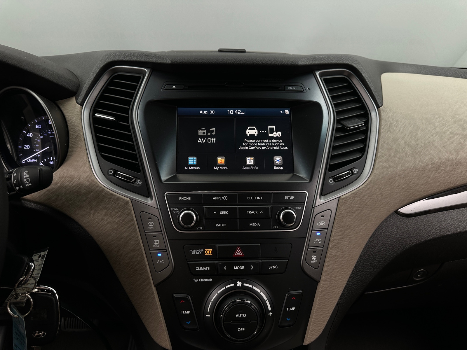 Thumbnail: 2017 Hyundai Santa Fe - 4