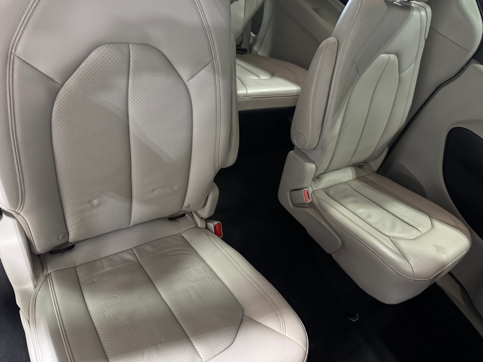 Thumbnail: 2018 Chrysler Pacifica - 5