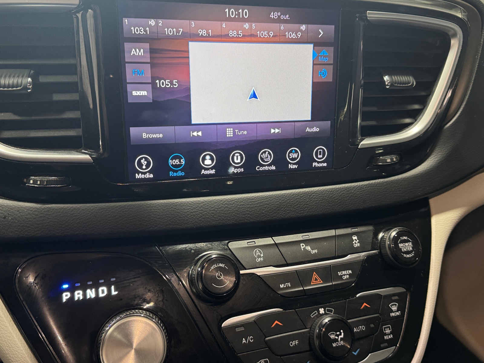 Thumbnail: 2018 Chrysler Pacifica - 3