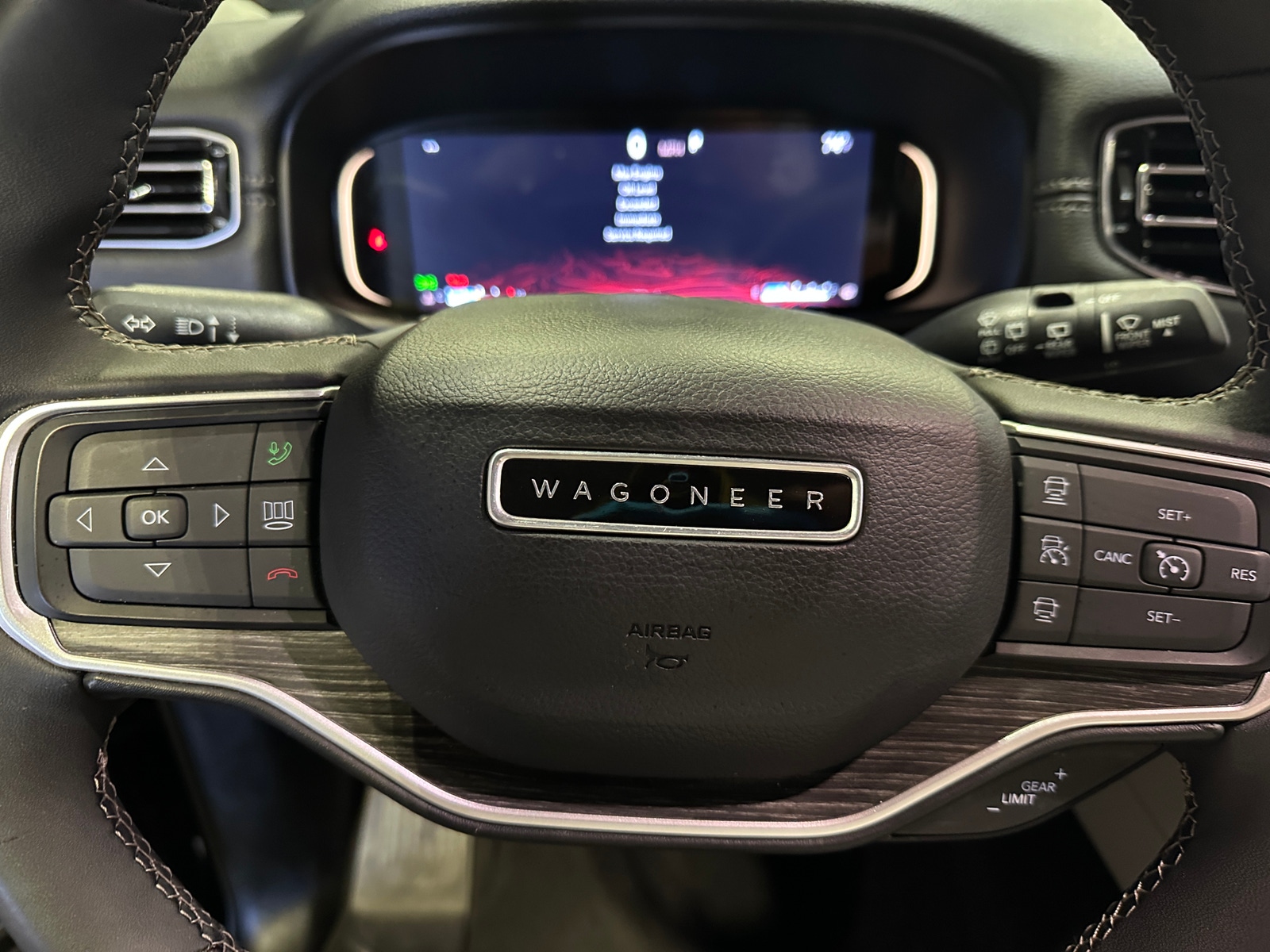 Thumbnail: 2024 Jeep Wagoneer - 4