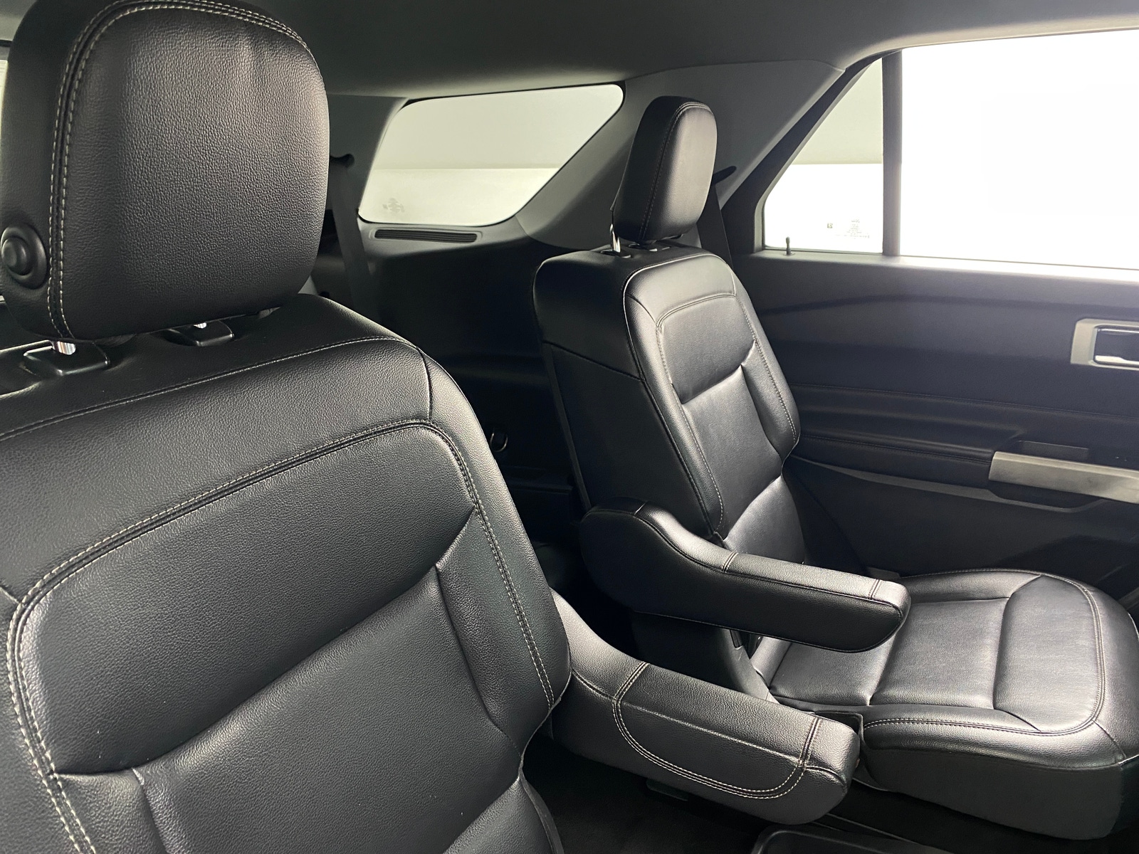 Thumbnail: 2020 Ford Explorer - 6