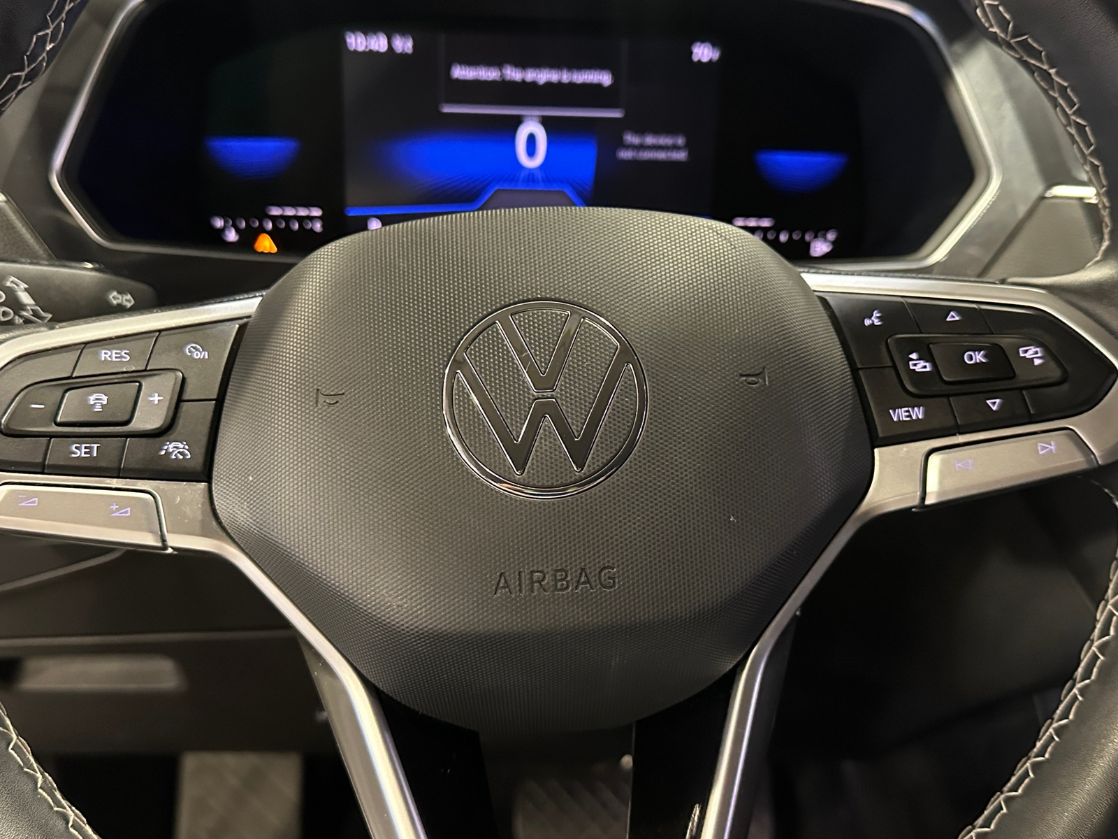Thumbnail: 2022 Volkswagen Tiguan - 4