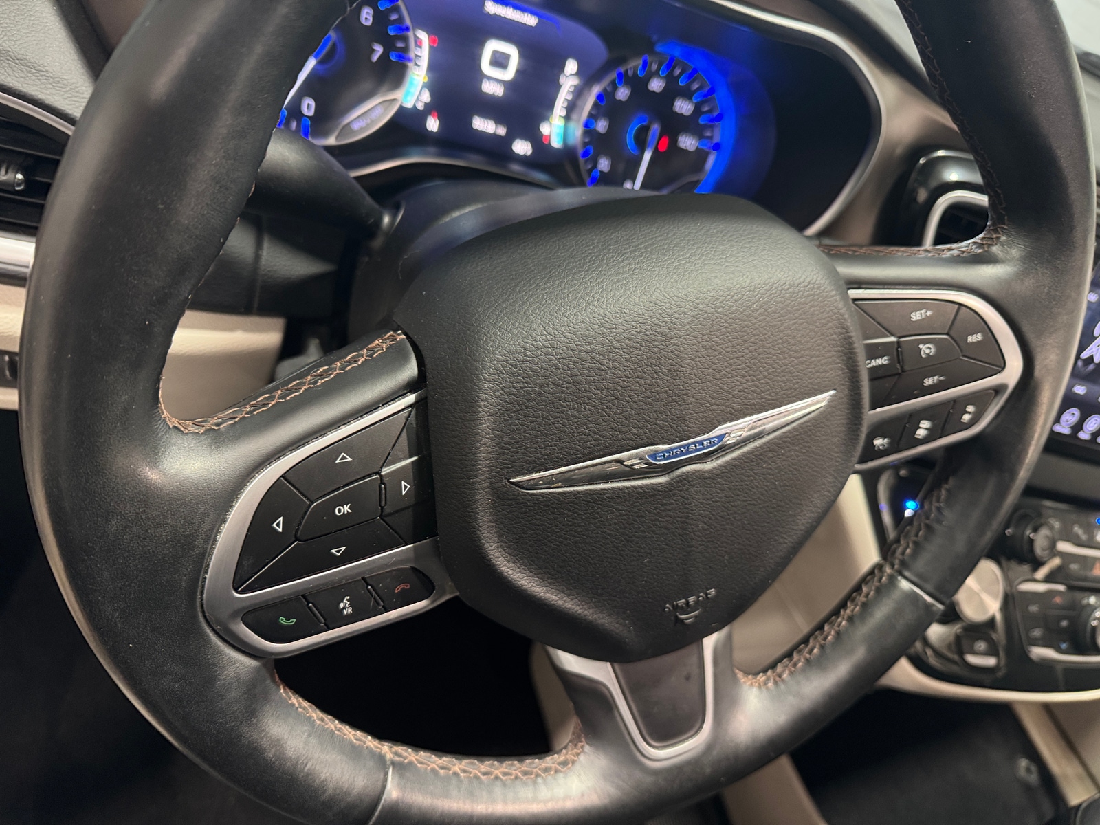 Thumbnail: 2018 Chrysler Pacifica - 4