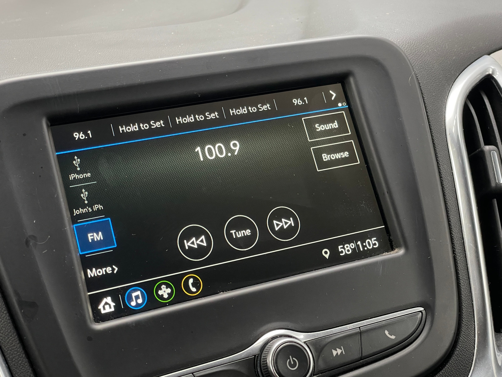Thumbnail: 2019 Chevrolet Equinox - 4