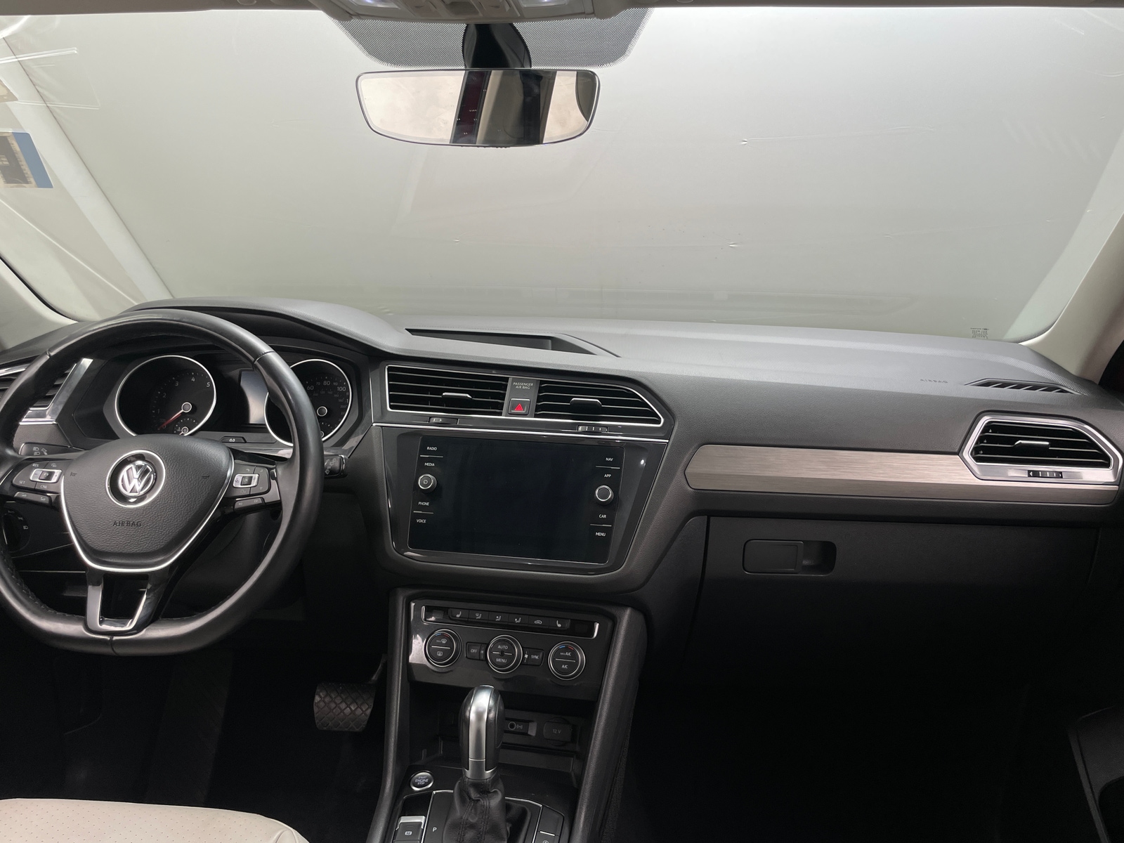 Thumbnail: 2018 Volkswagen Tiguan - 2