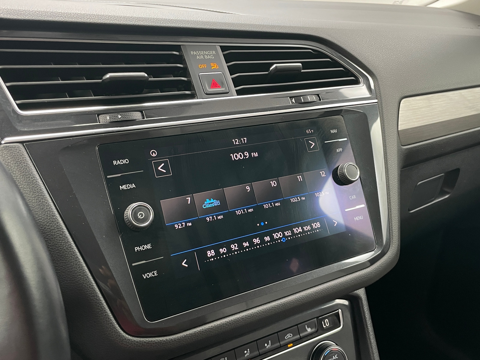 Thumbnail: 2018 Volkswagen Tiguan - 3