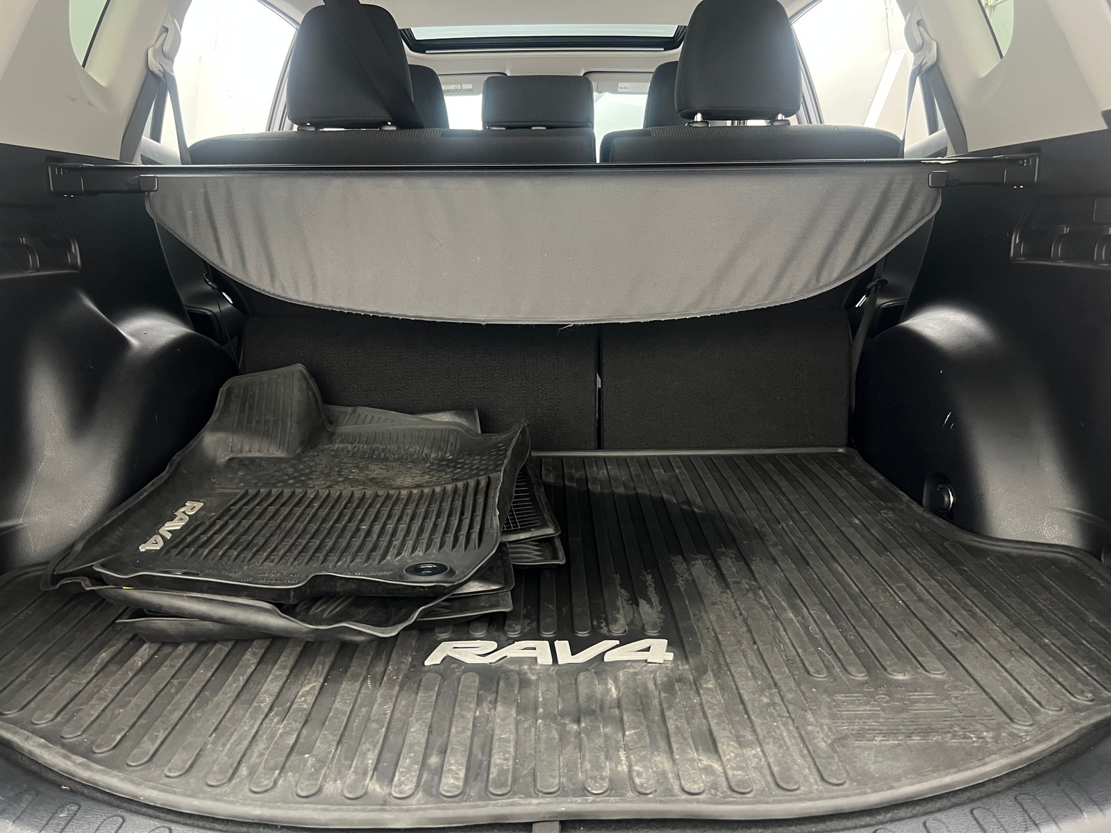 Thumbnail: 2017 Toyota RAV4 - 7