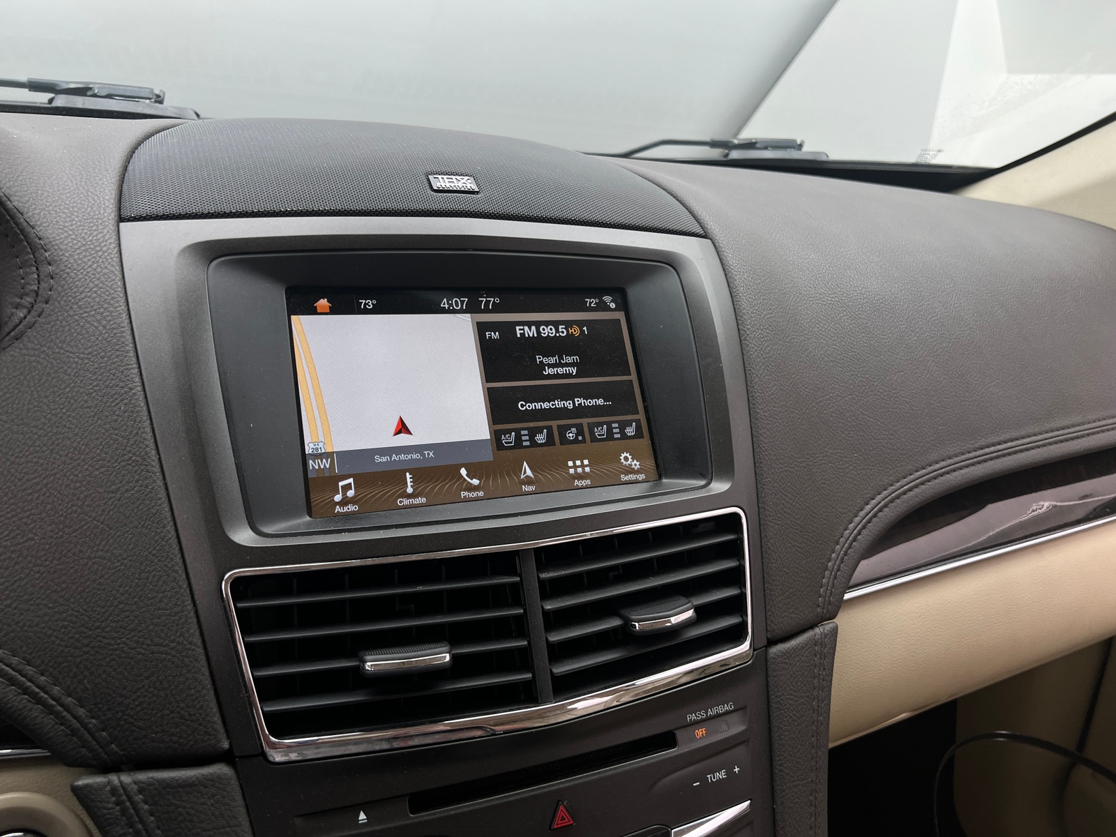 Thumbnail: 2019 Lincoln MKT - 3