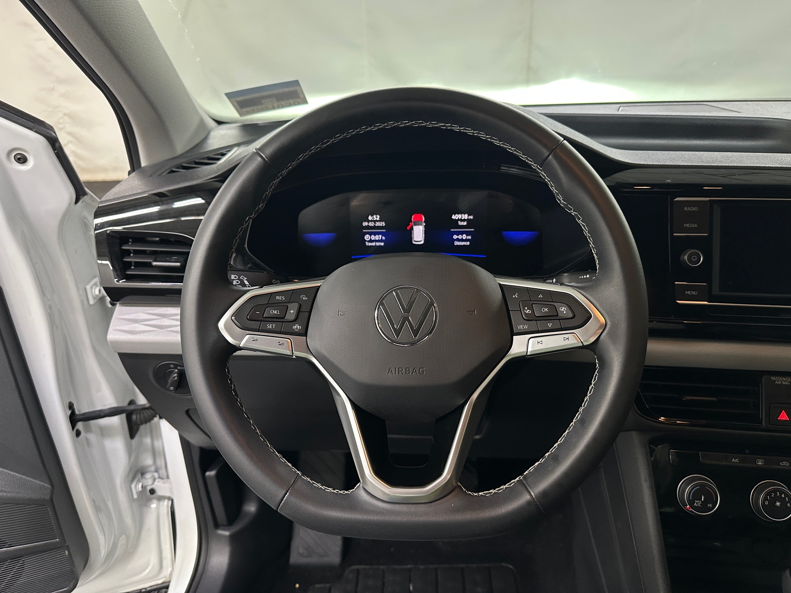 Thumbnail: 2023 Volkswagen Taos - 5