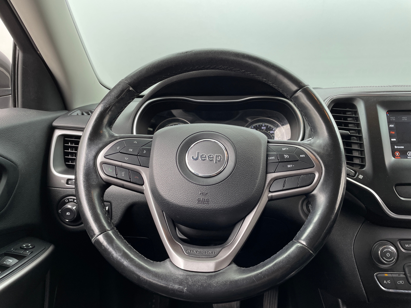 Thumbnail: 2019 Jeep Cherokee - 5