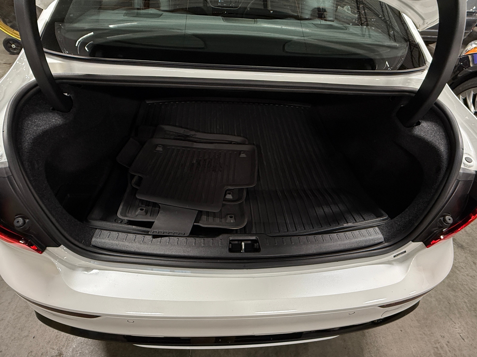 Thumbnail: 2024 Volvo S60 - 7