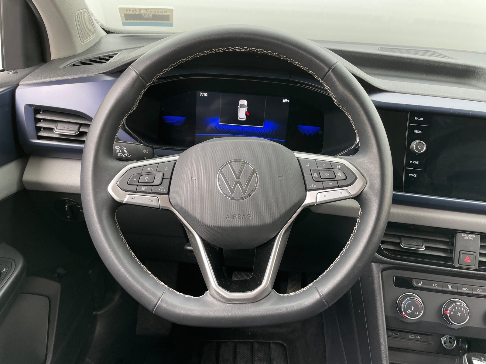 Thumbnail: 2022 Volkswagen Taos - 5