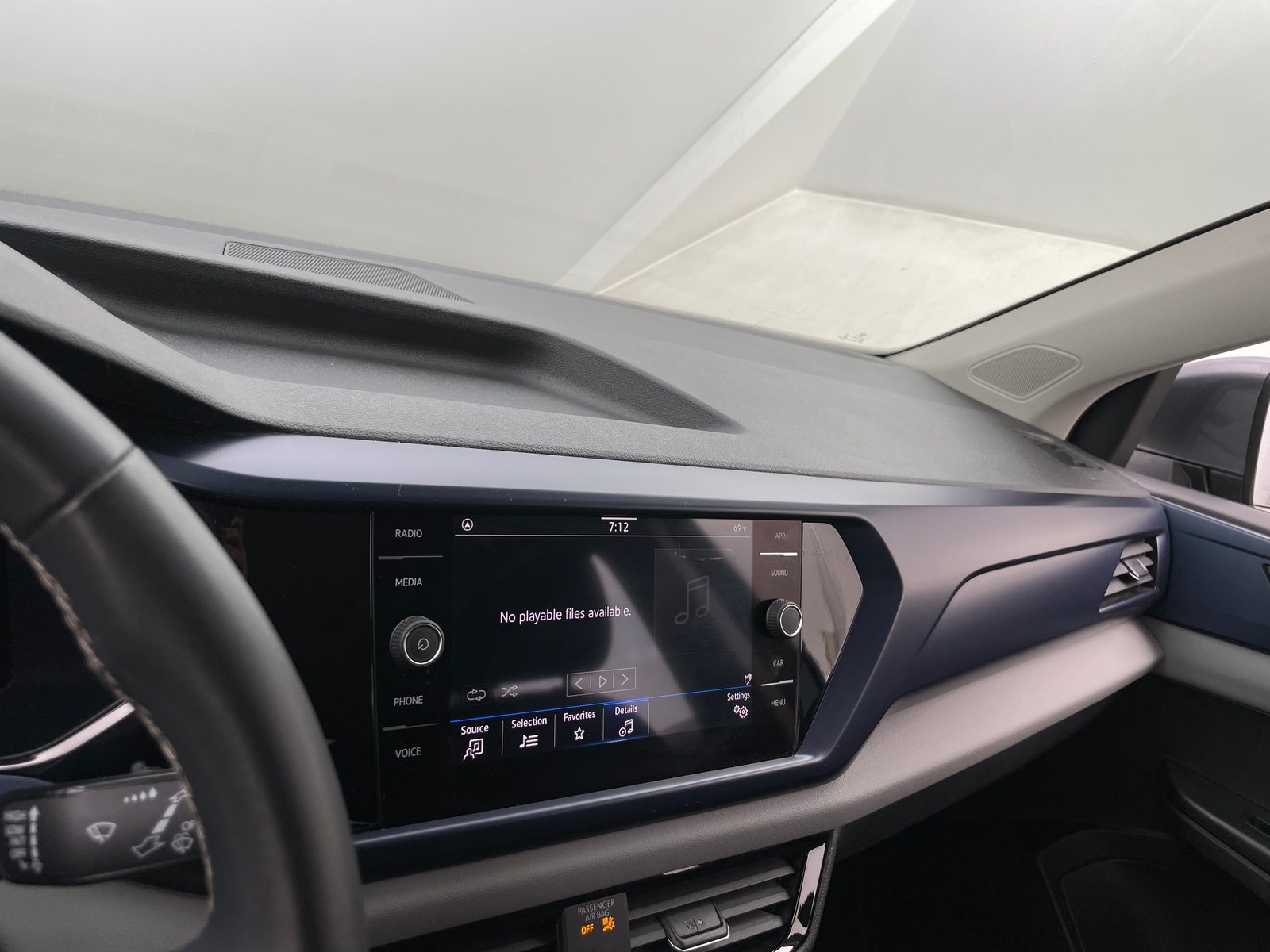 Thumbnail: 2022 Volkswagen Taos - 4