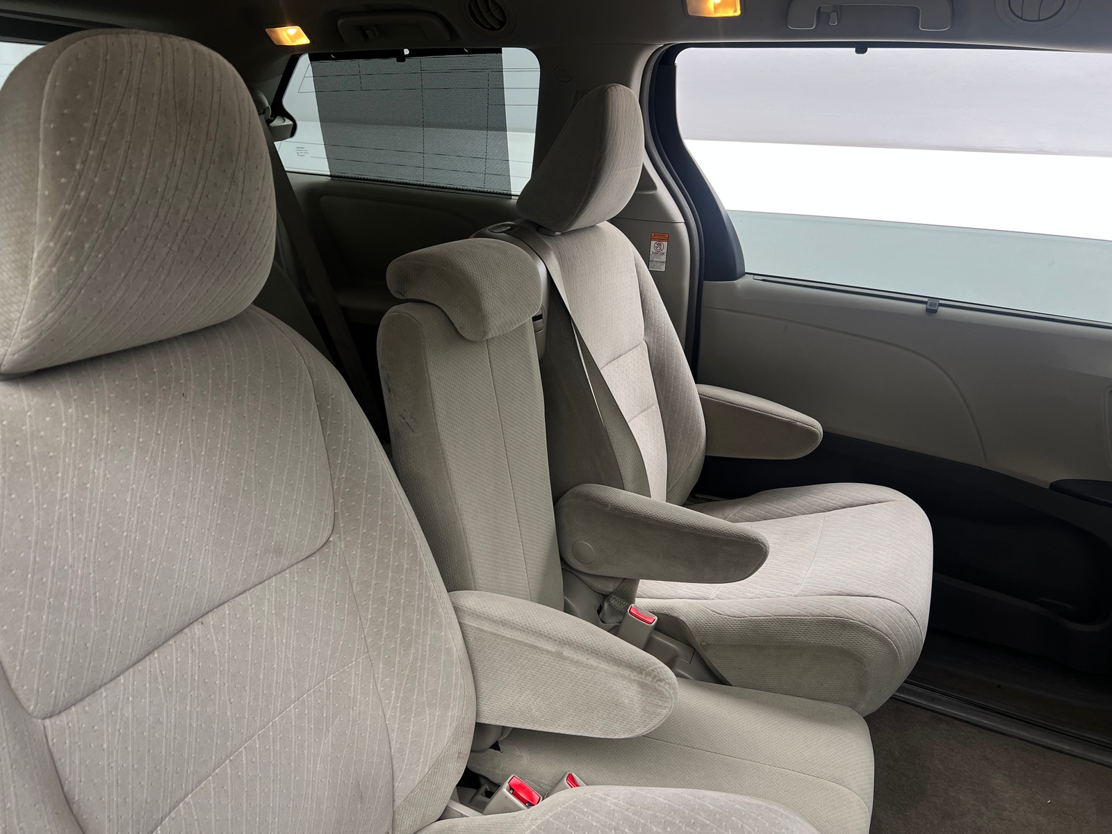 Thumbnail: 2018 Toyota Sienna - 6