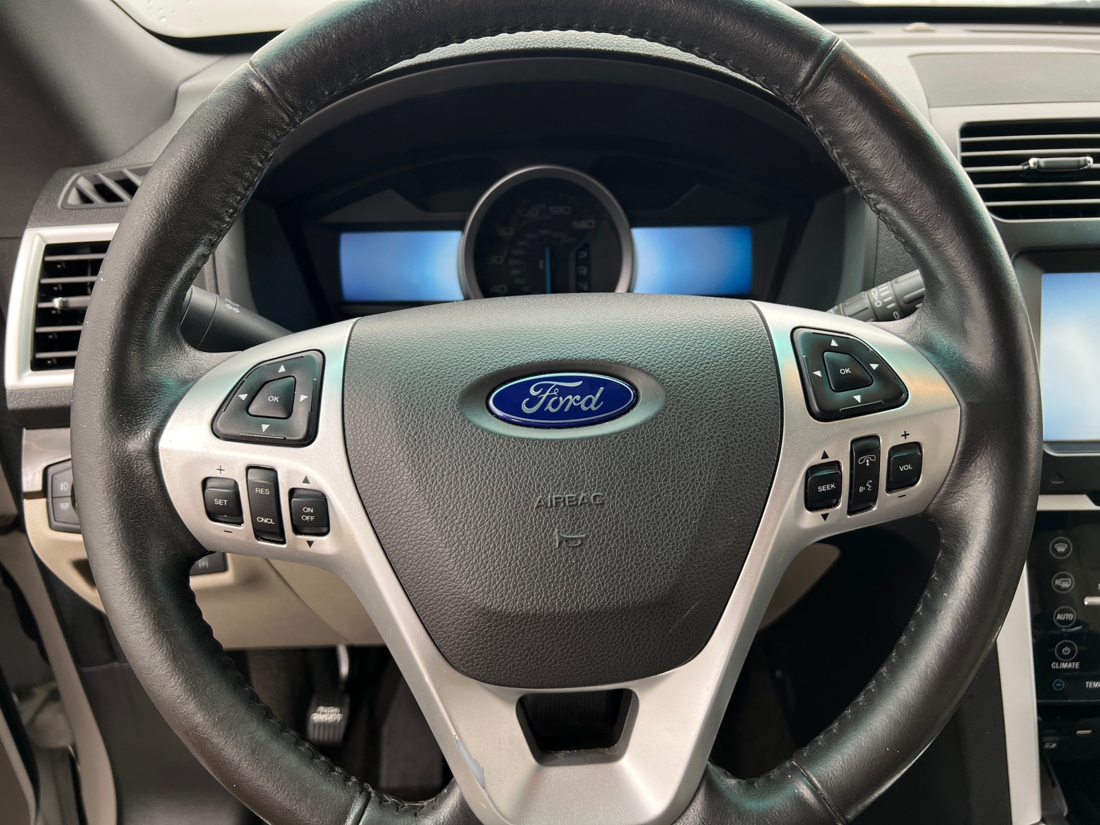 Thumbnail: 2015 Ford Explorer - 4
