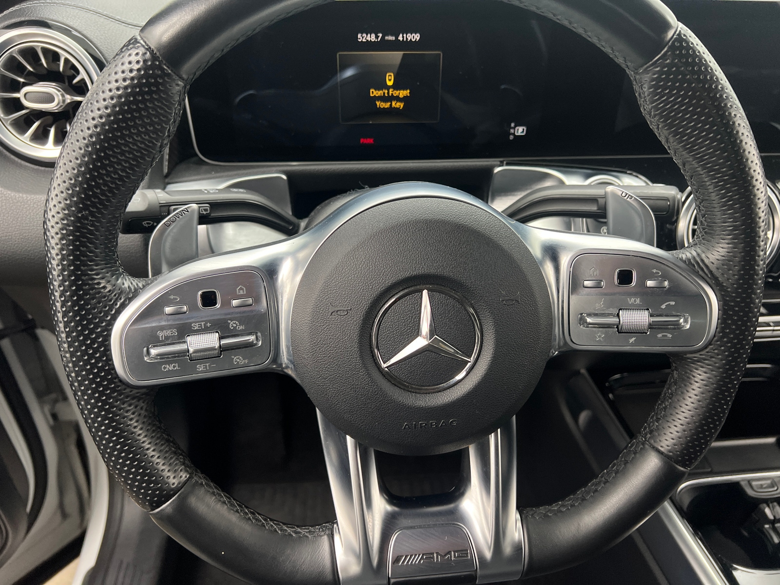 Thumbnail: 2021 Mercedes-Benz GLB - 4