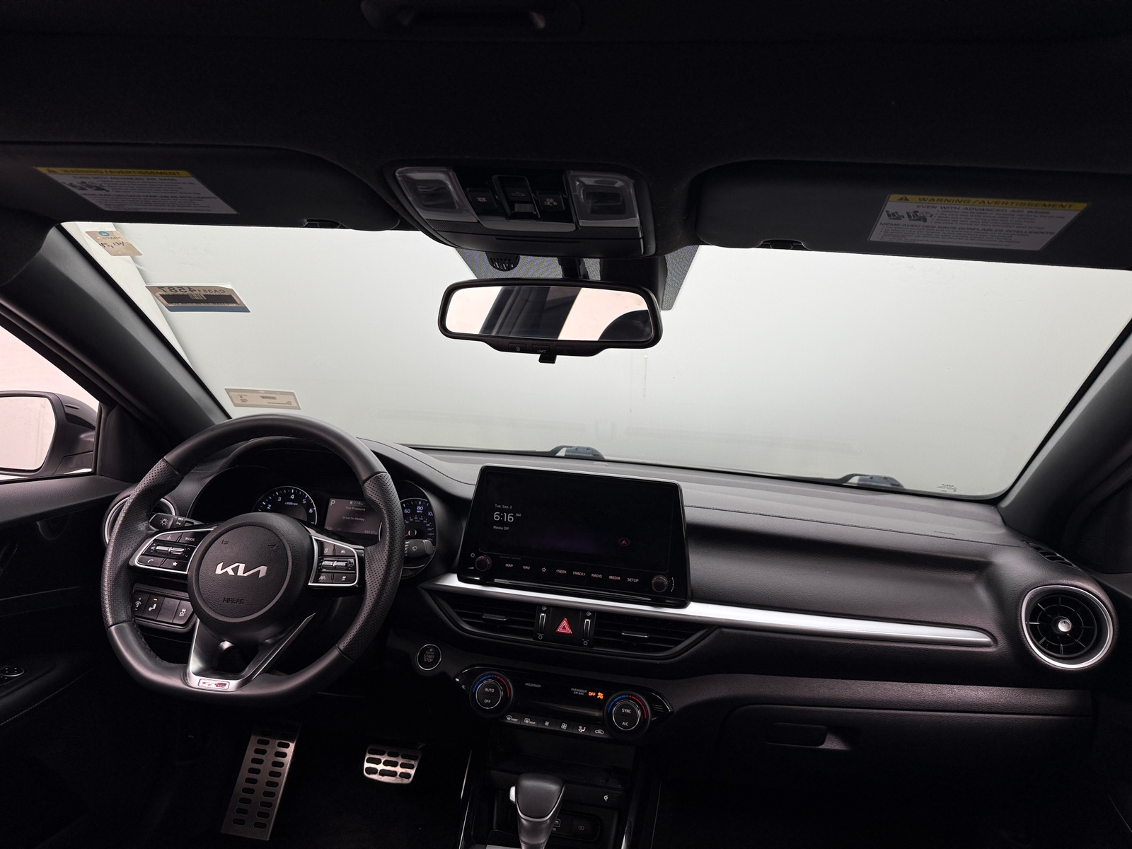 Thumbnail: 2022 Kia Forte - 3