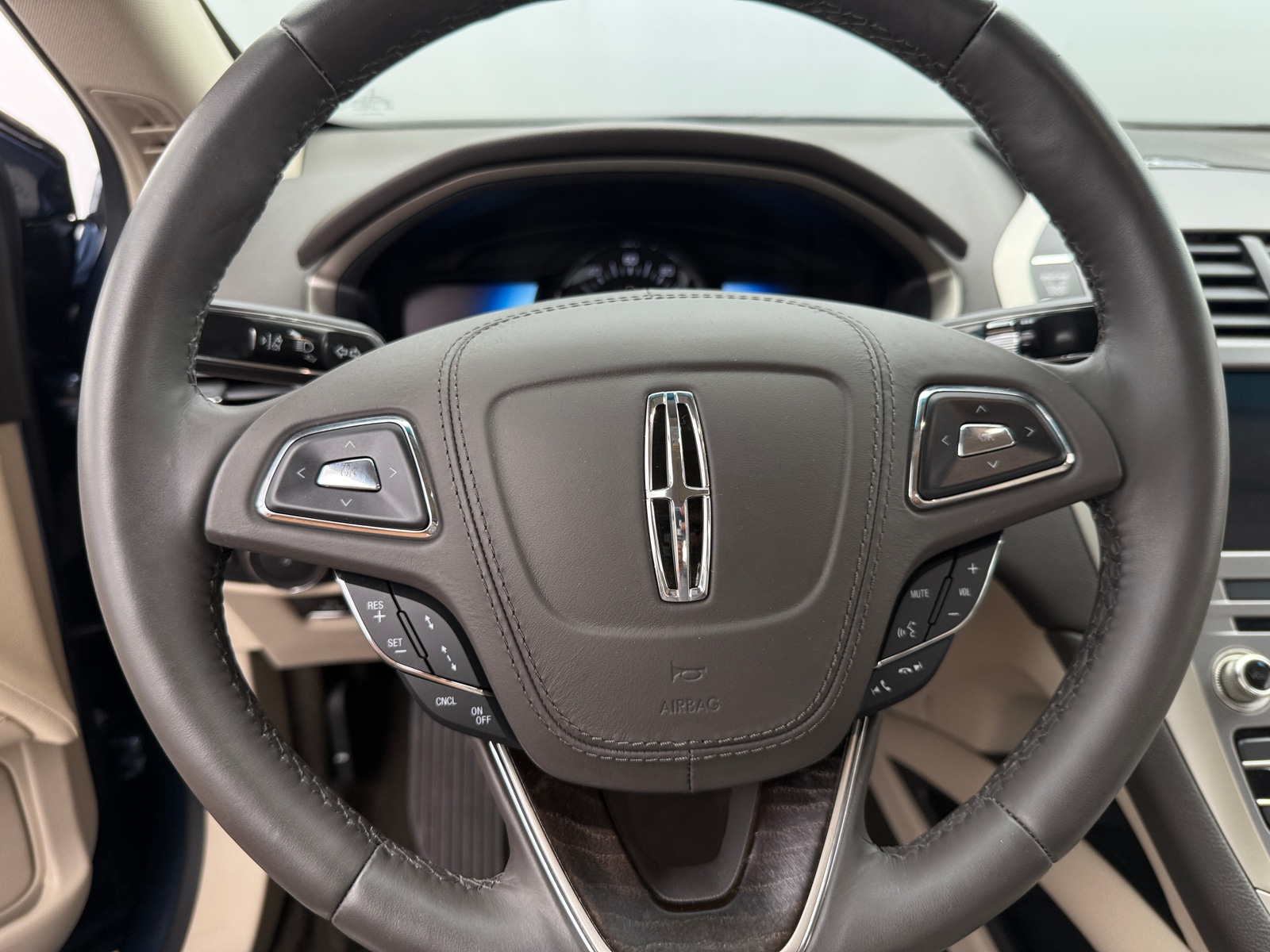 Thumbnail: 2019 Lincoln MKZ - 4