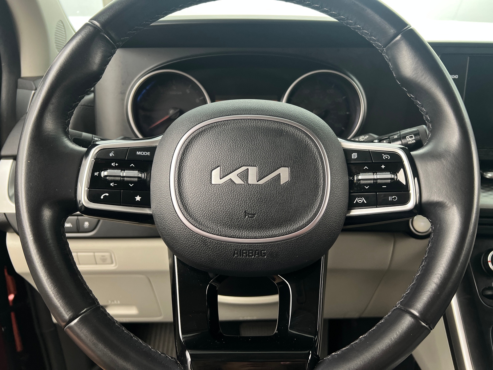 Thumbnail: 2023 Kia Carnival - 5