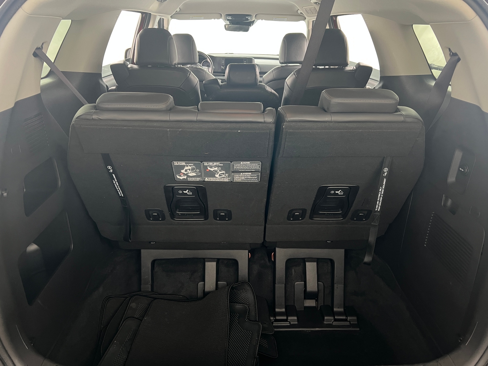 Thumbnail: 2023 Kia Carnival - 7