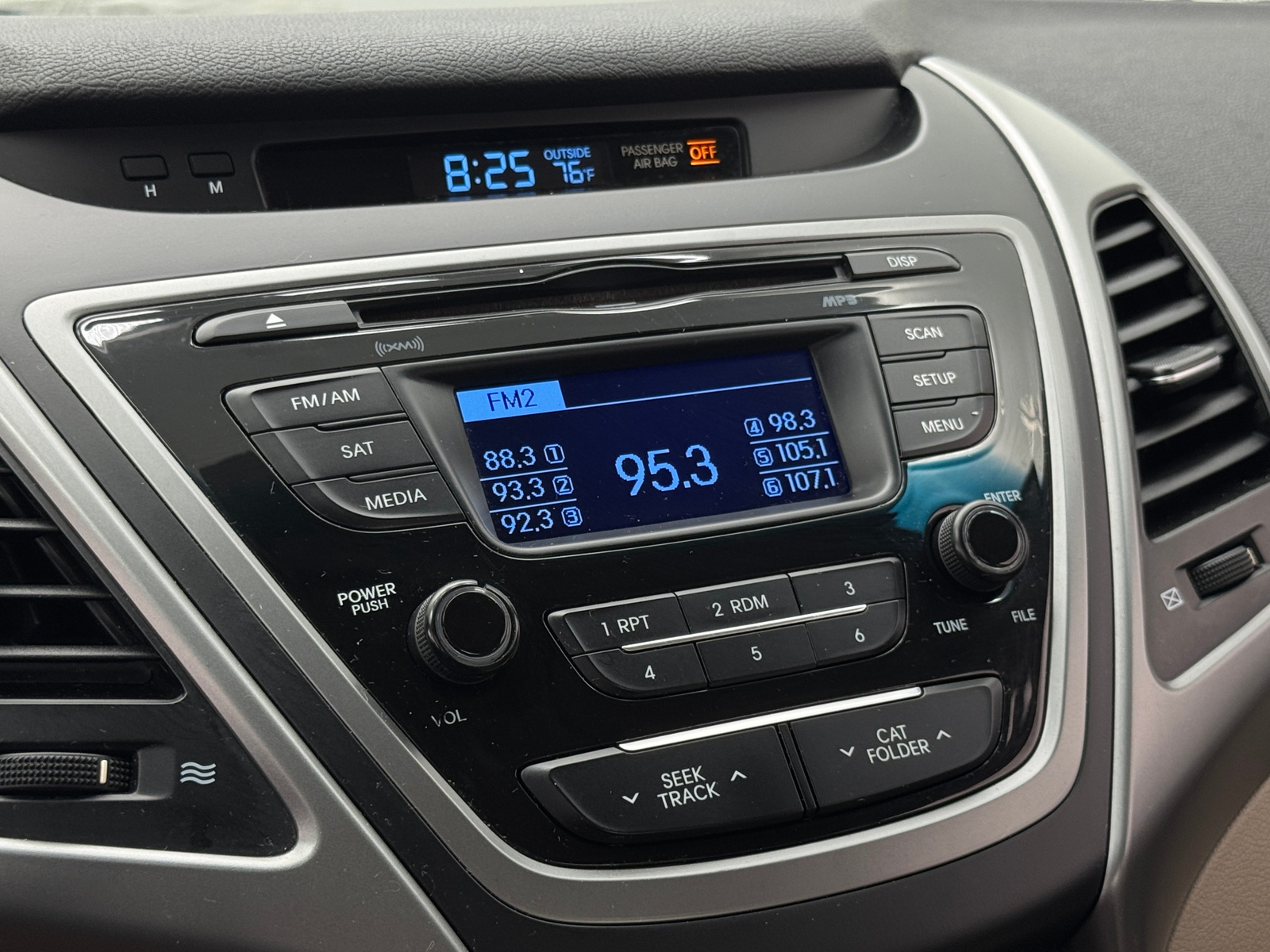 Thumbnail: 2015 Hyundai Elantra - 4