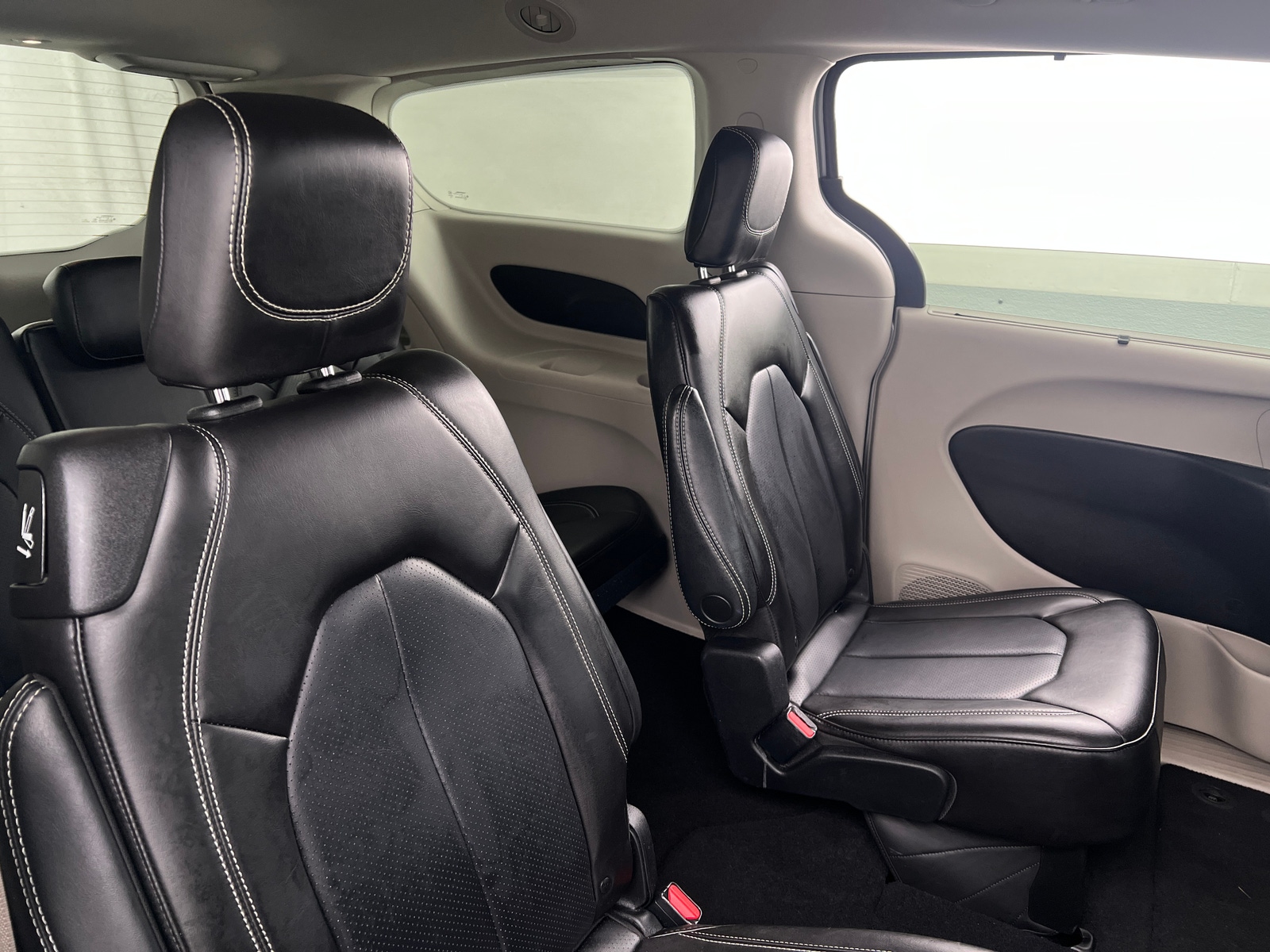 Thumbnail: 2023 Chrysler Pacifica - 5