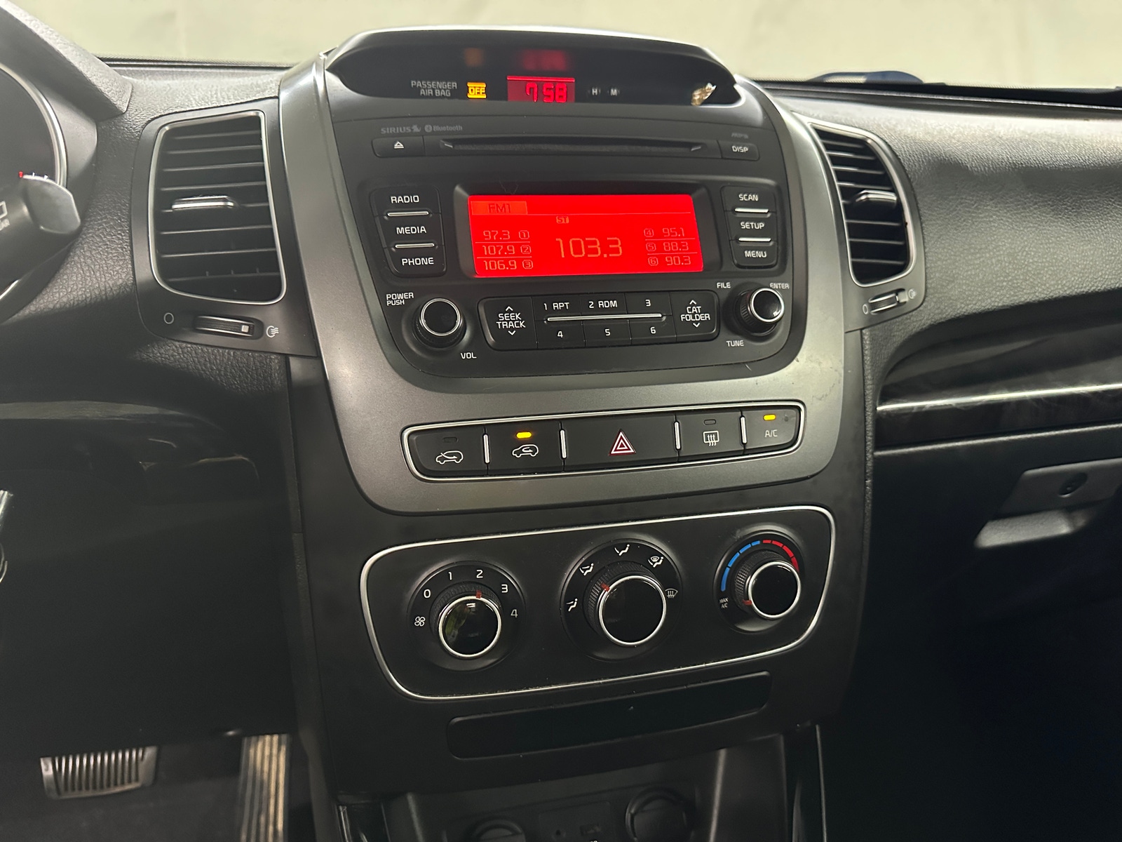 Thumbnail: 2014 Kia Sorento - 4