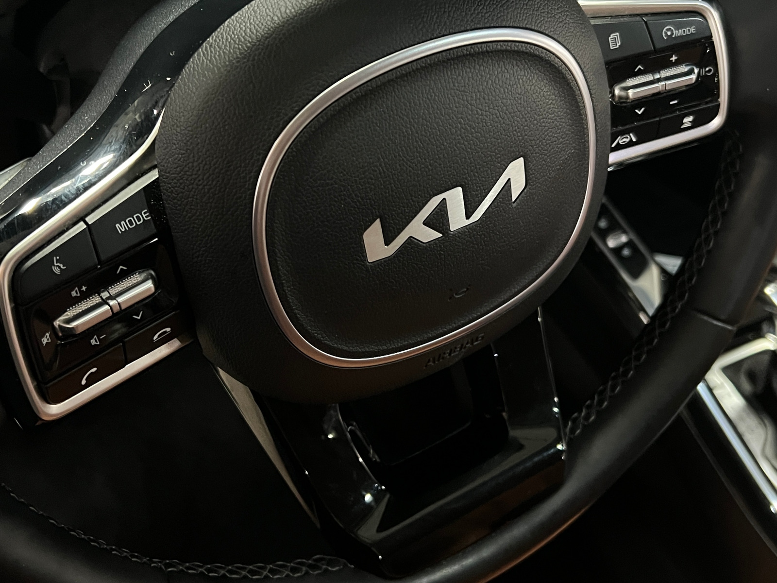 Thumbnail: 2022 Kia Sorento - 4