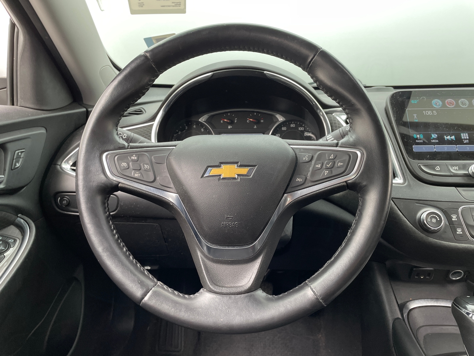 Thumbnail: 2017 Chevrolet Malibu - 5