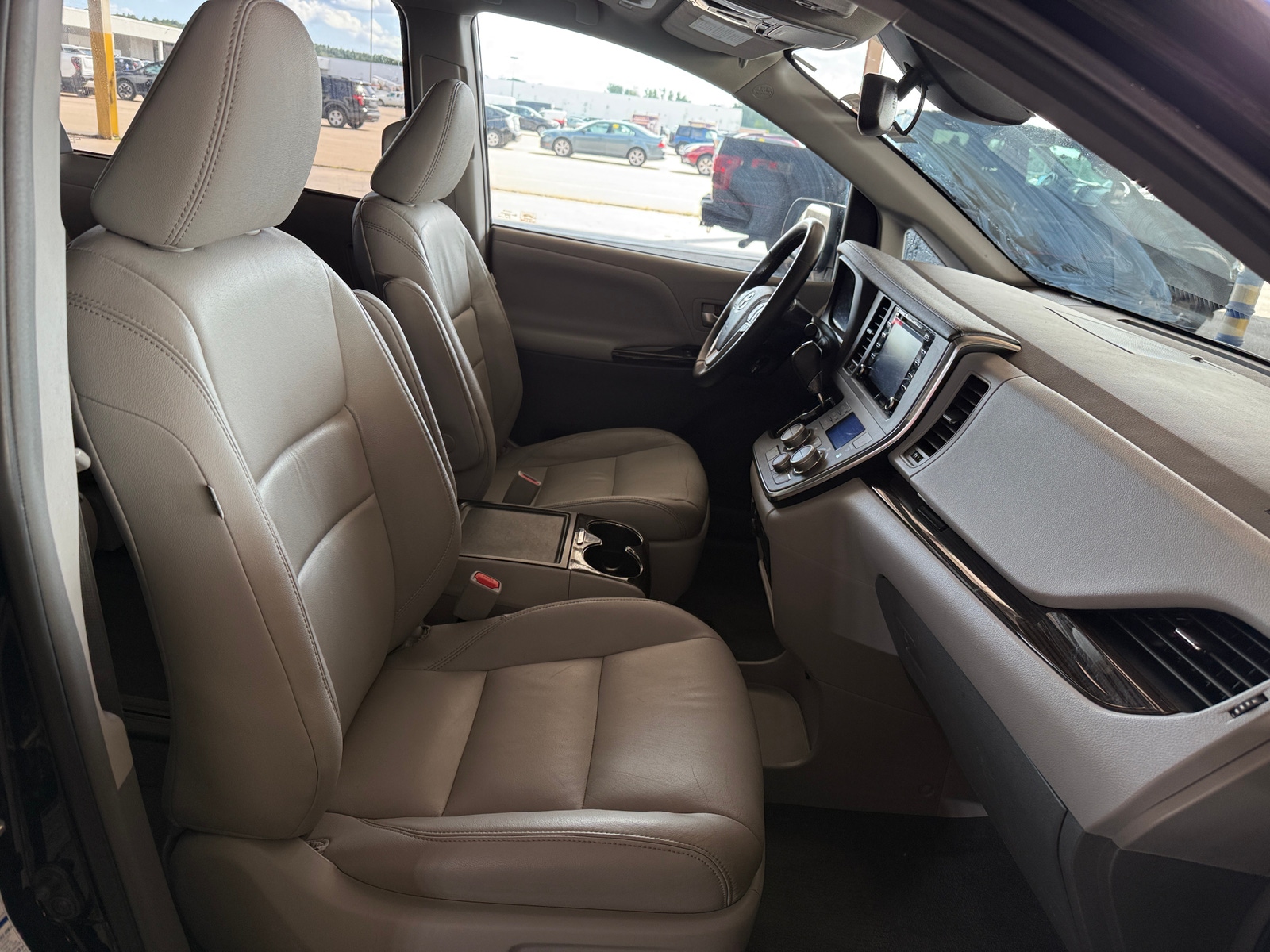 Thumbnail: 2019 Toyota Sienna - 2