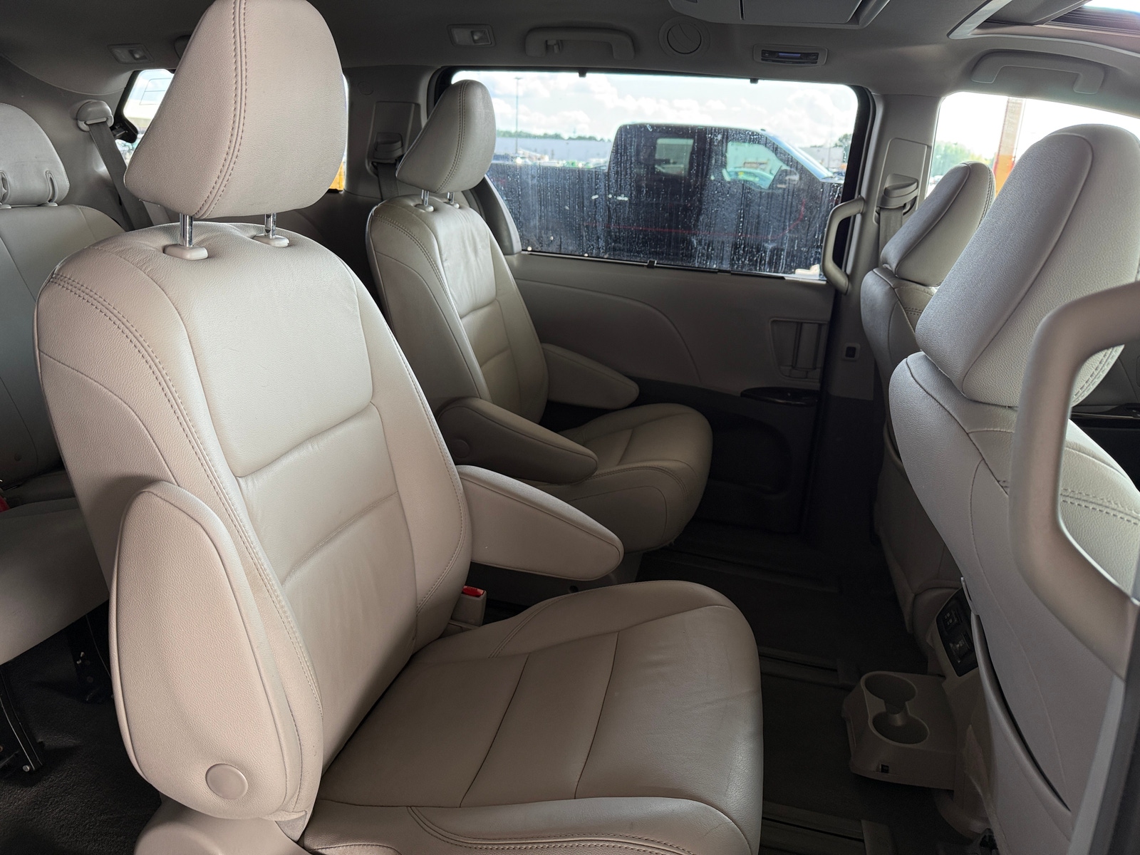 Thumbnail: 2019 Toyota Sienna - 6