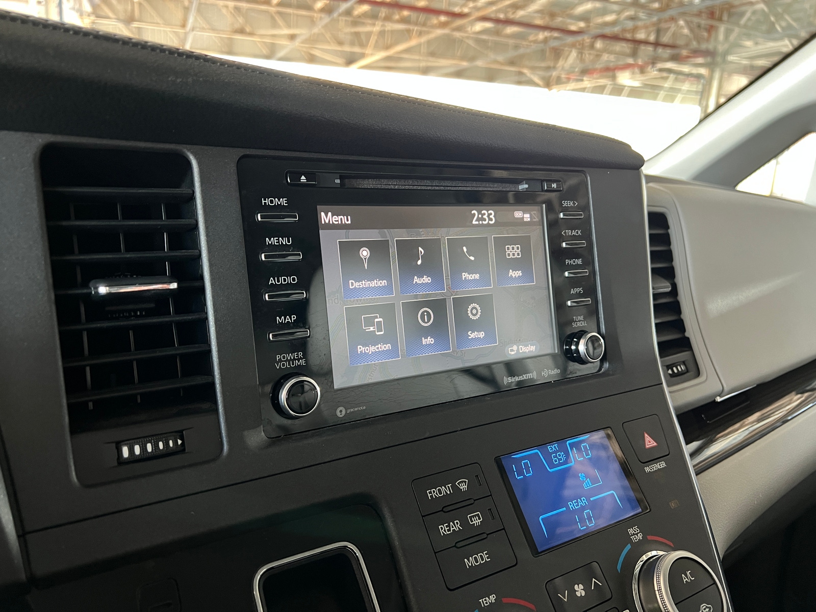 Thumbnail: 2019 Toyota Sienna - 4