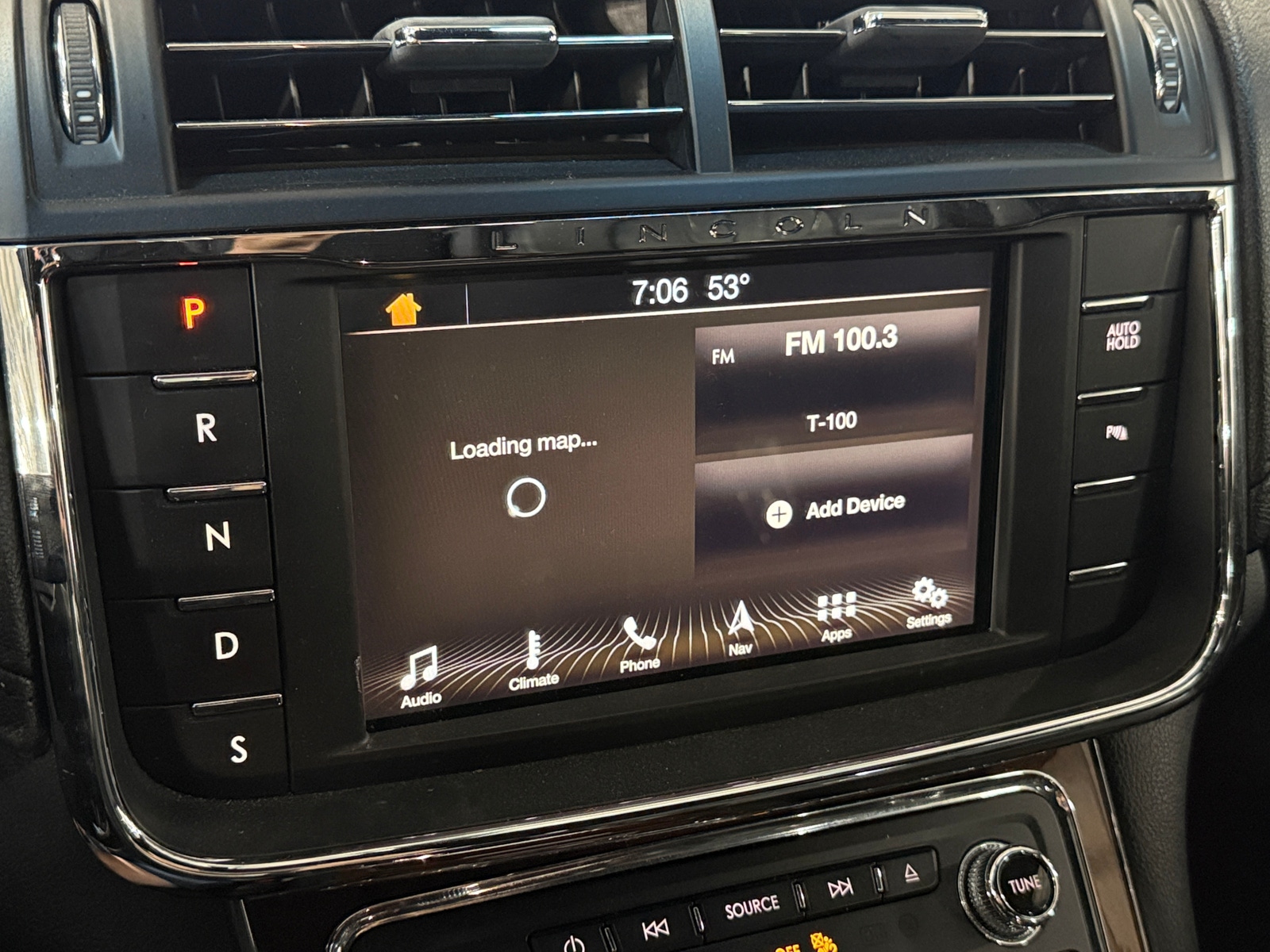 Thumbnail: 2017 Lincoln Continental - 3