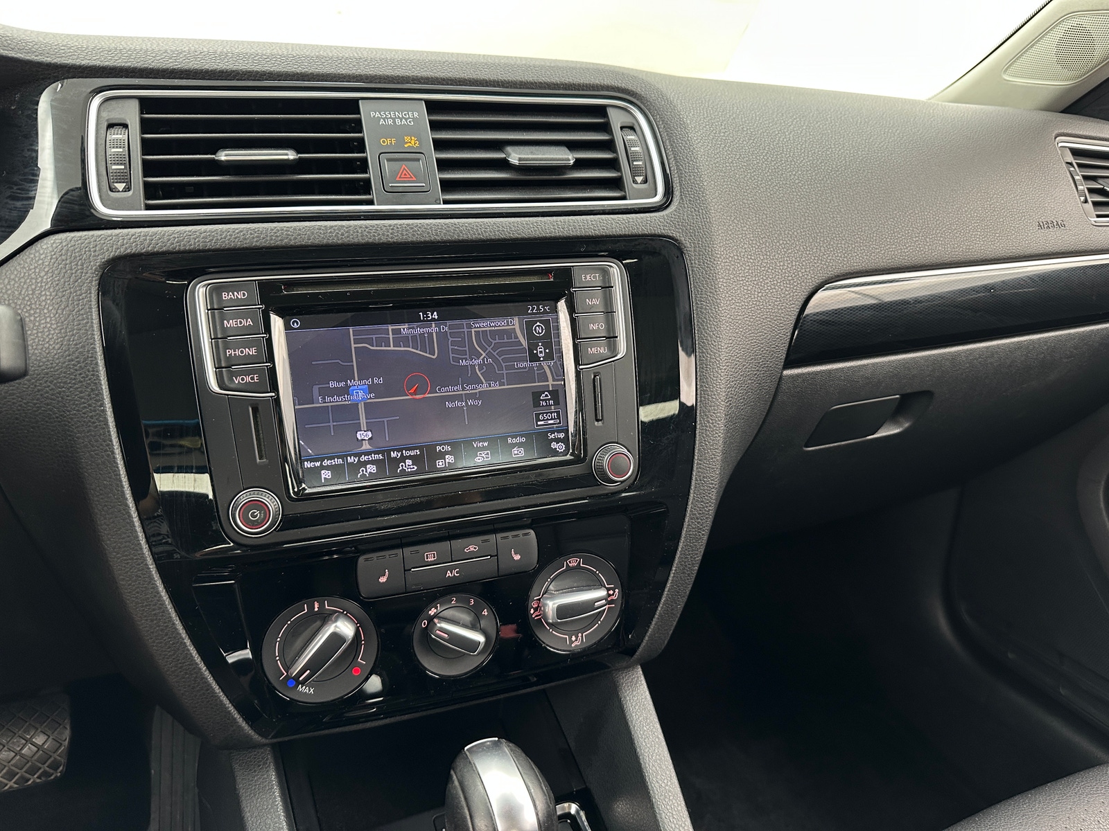 Thumbnail: 2016 Volkswagen Jetta - 3