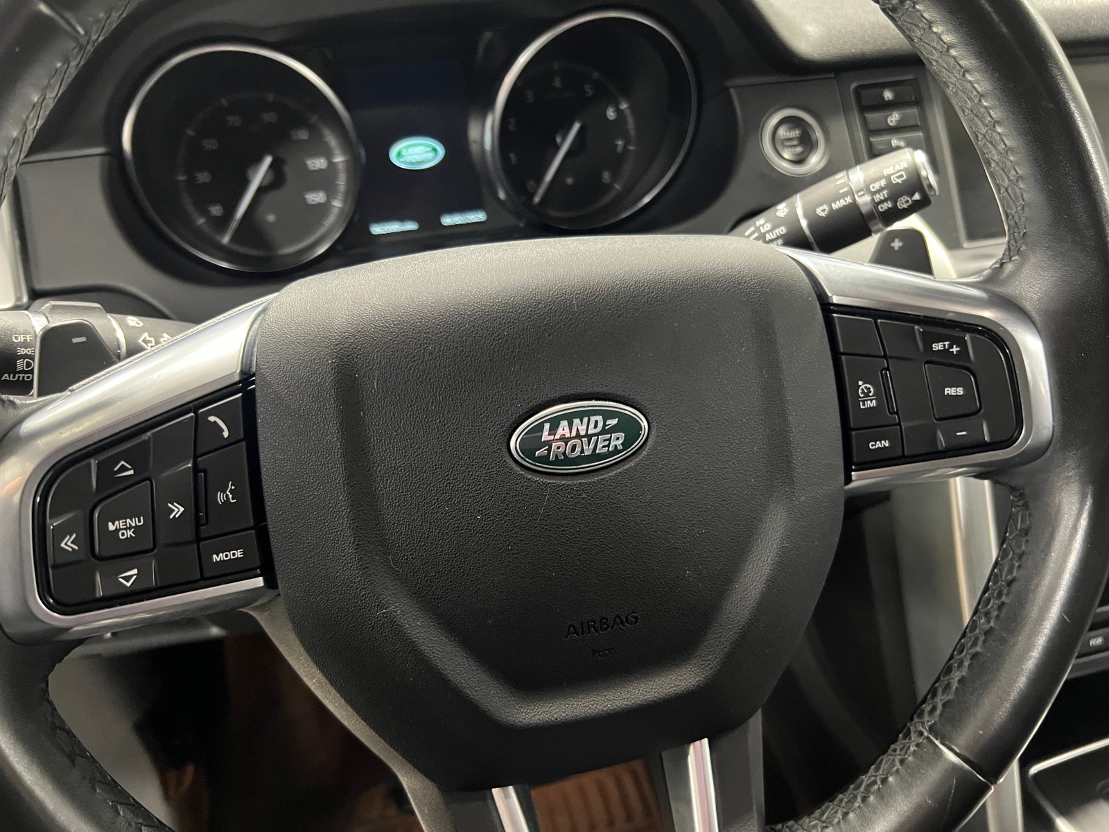 Thumbnail: 2019 Land Rover Discovery Sport - 4