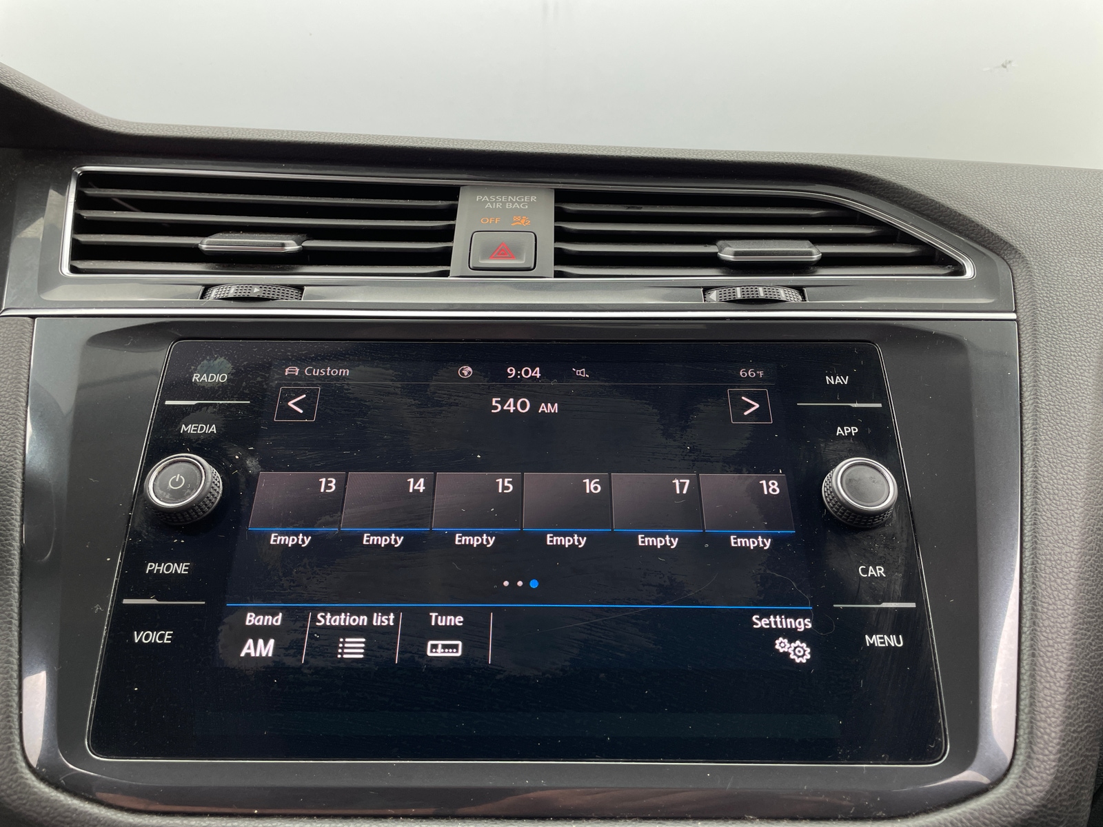 Thumbnail: 2020 Volkswagen Tiguan - 3