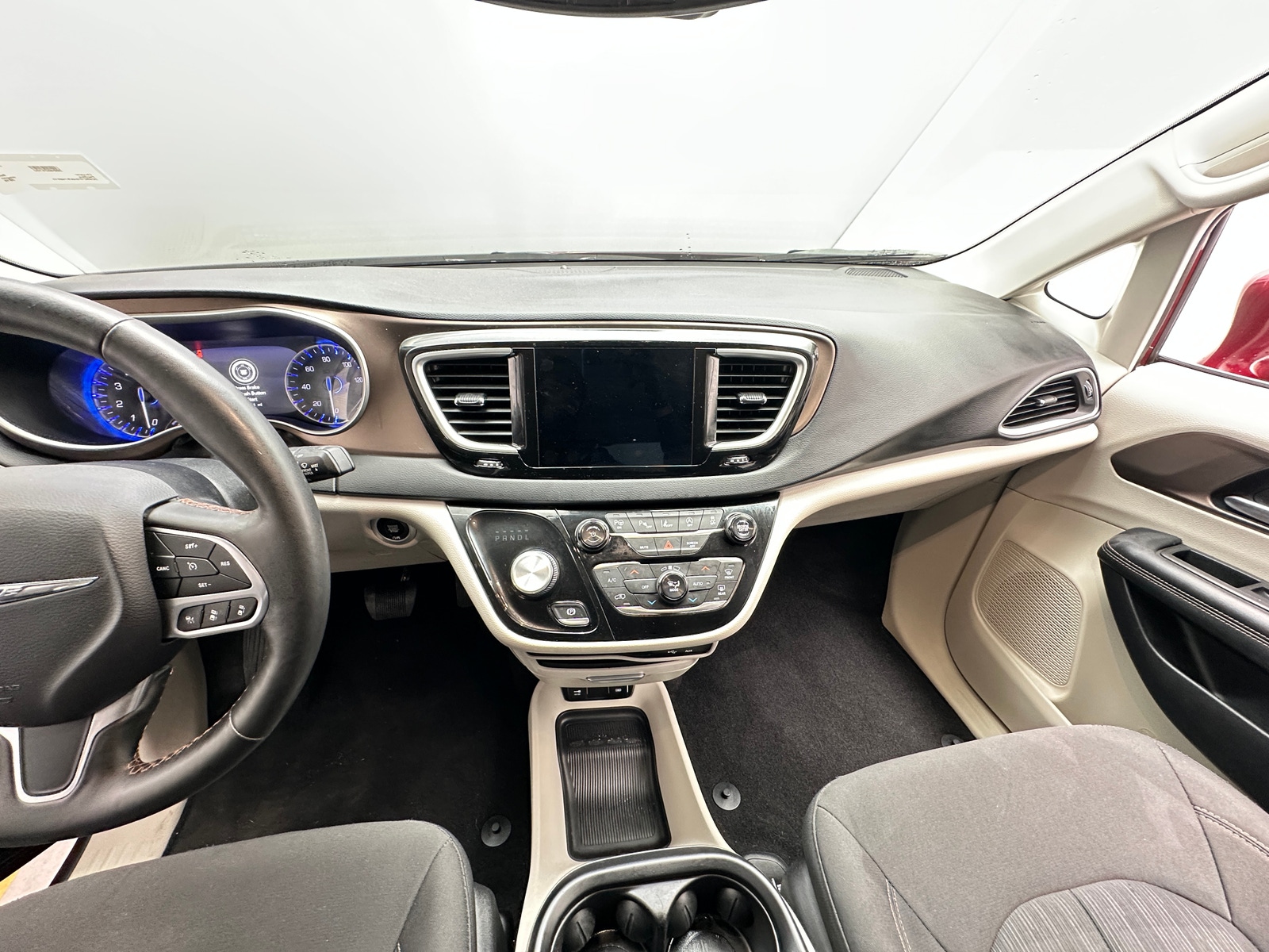 Thumbnail: 2019 Chrysler Pacifica - 3
