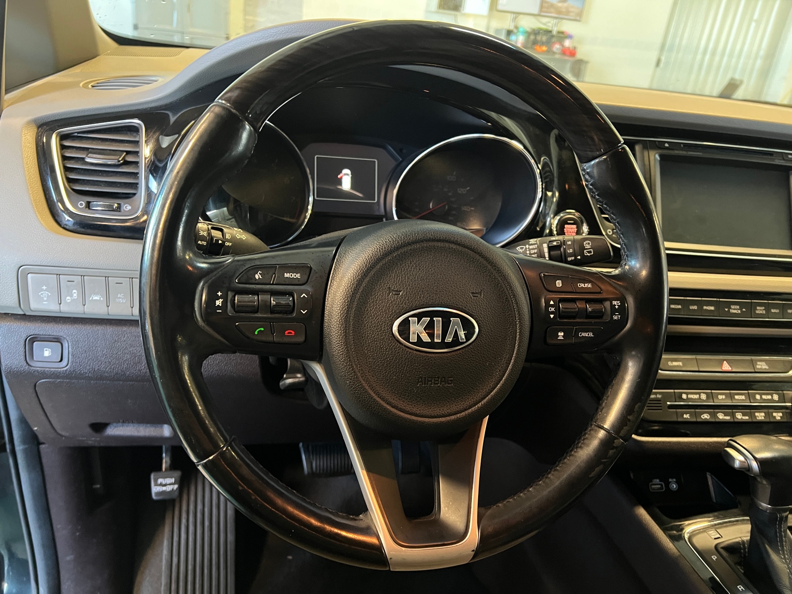 Thumbnail: 2017 Kia Sedona - 4
