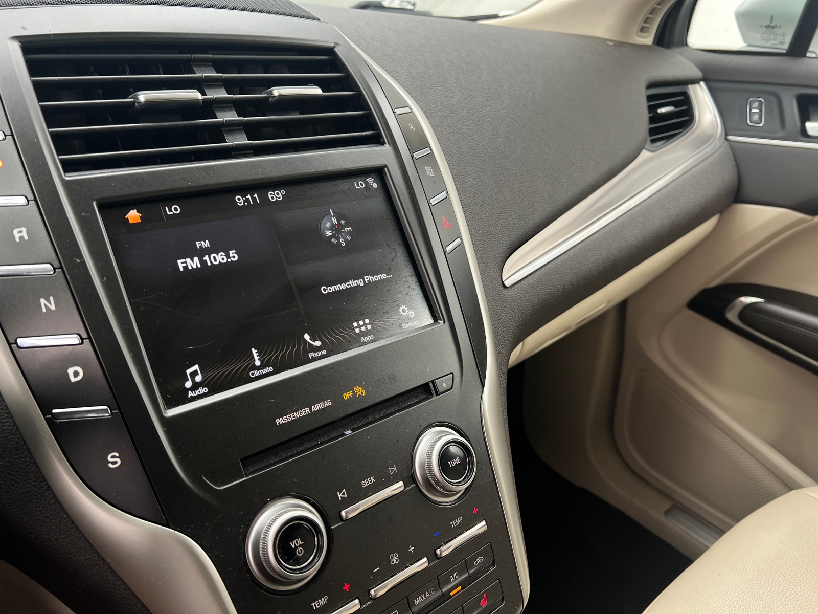 Thumbnail: 2019 Lincoln MKC - 3