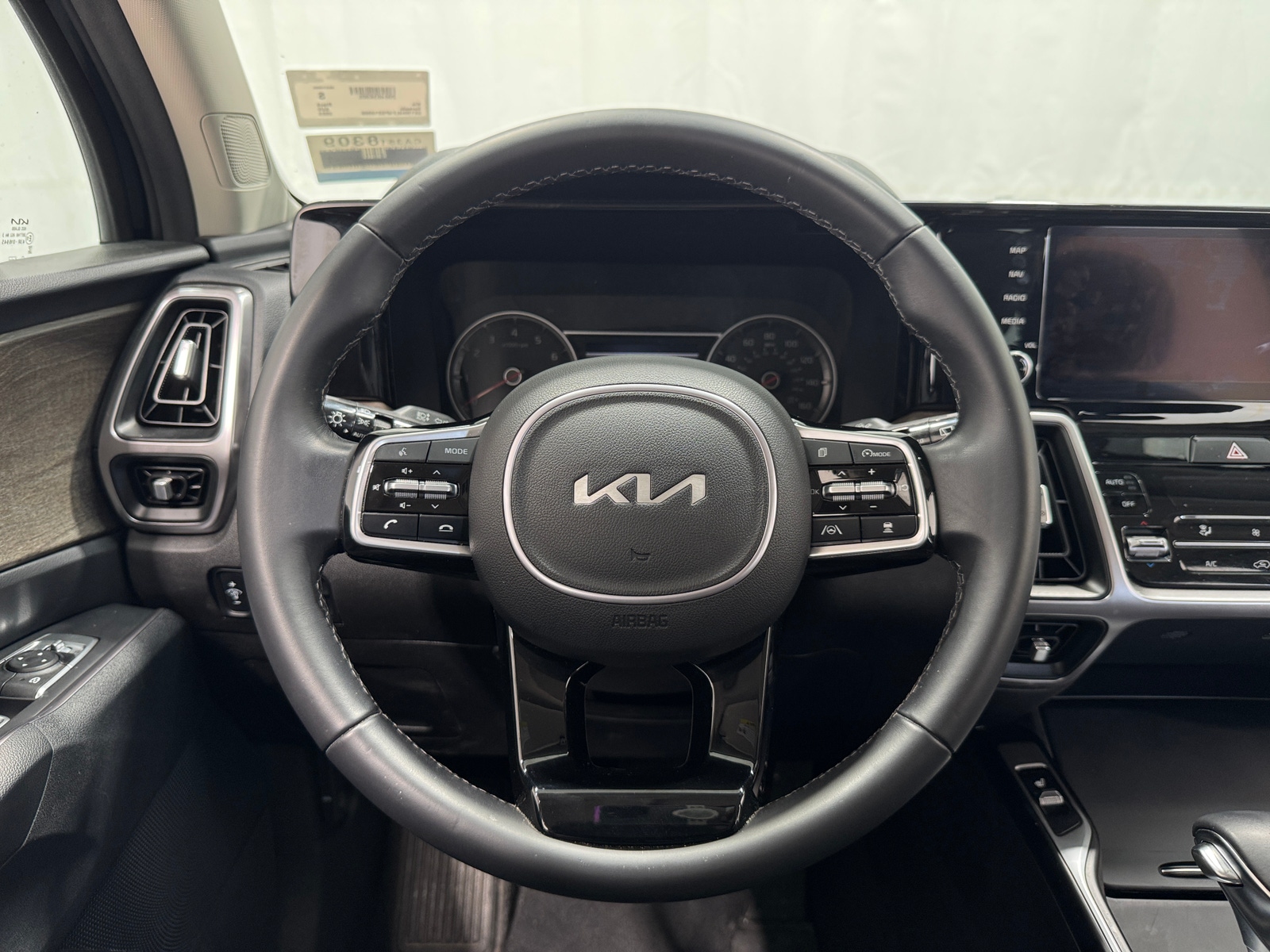 Thumbnail: 2023 Kia Sorento - 4
