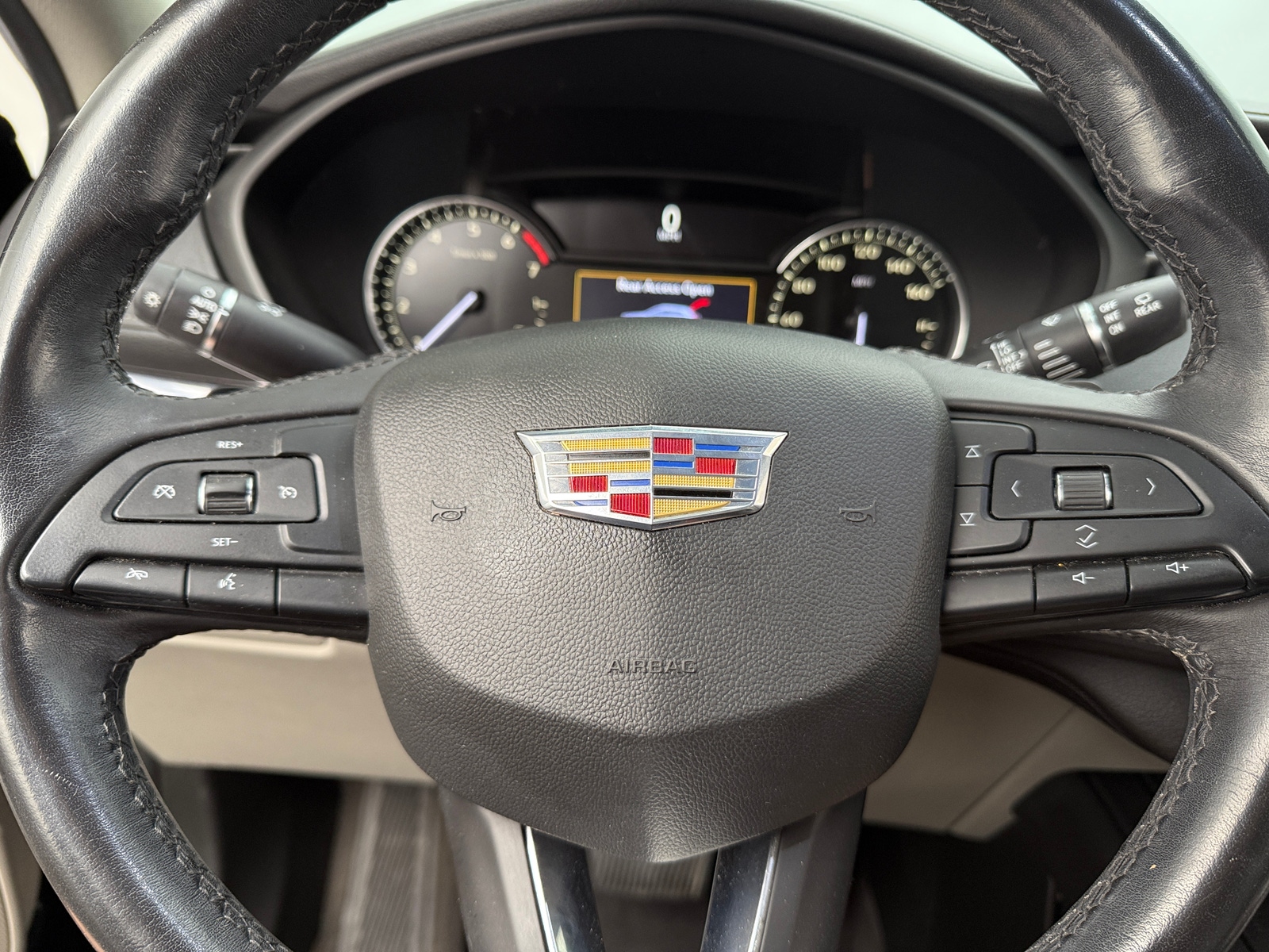 Thumbnail: 2019 Cadillac XT4 - 4