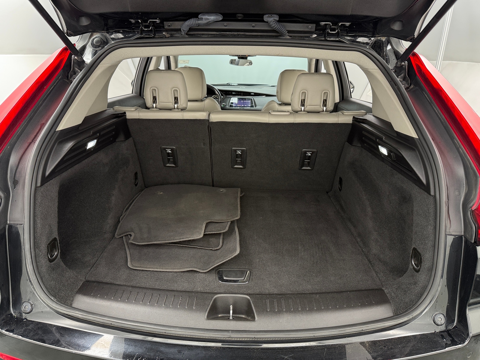 Thumbnail: 2019 Cadillac XT4 - 6